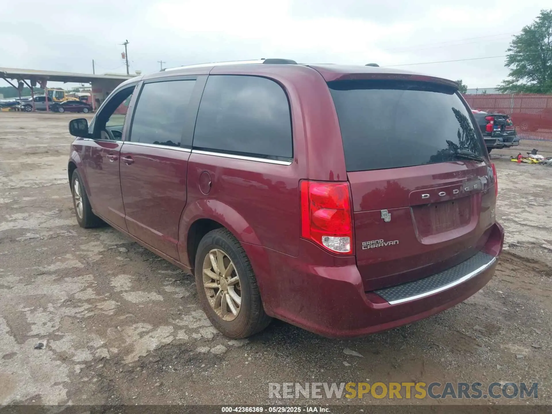 3 Photograph of a damaged car 2C4RDGCG9KR693334 DODGE GRAND CARAVAN 2019