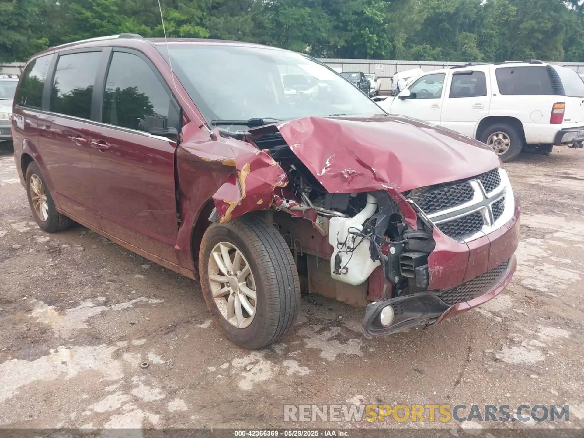 6 Photograph of a damaged car 2C4RDGCG9KR693334 DODGE GRAND CARAVAN 2019