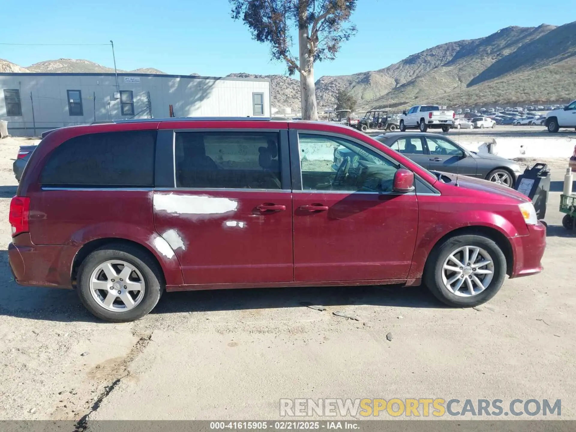 14 Photograph of a damaged car 2C4RDGCG9KR693432 DODGE GRAND CARAVAN 2019