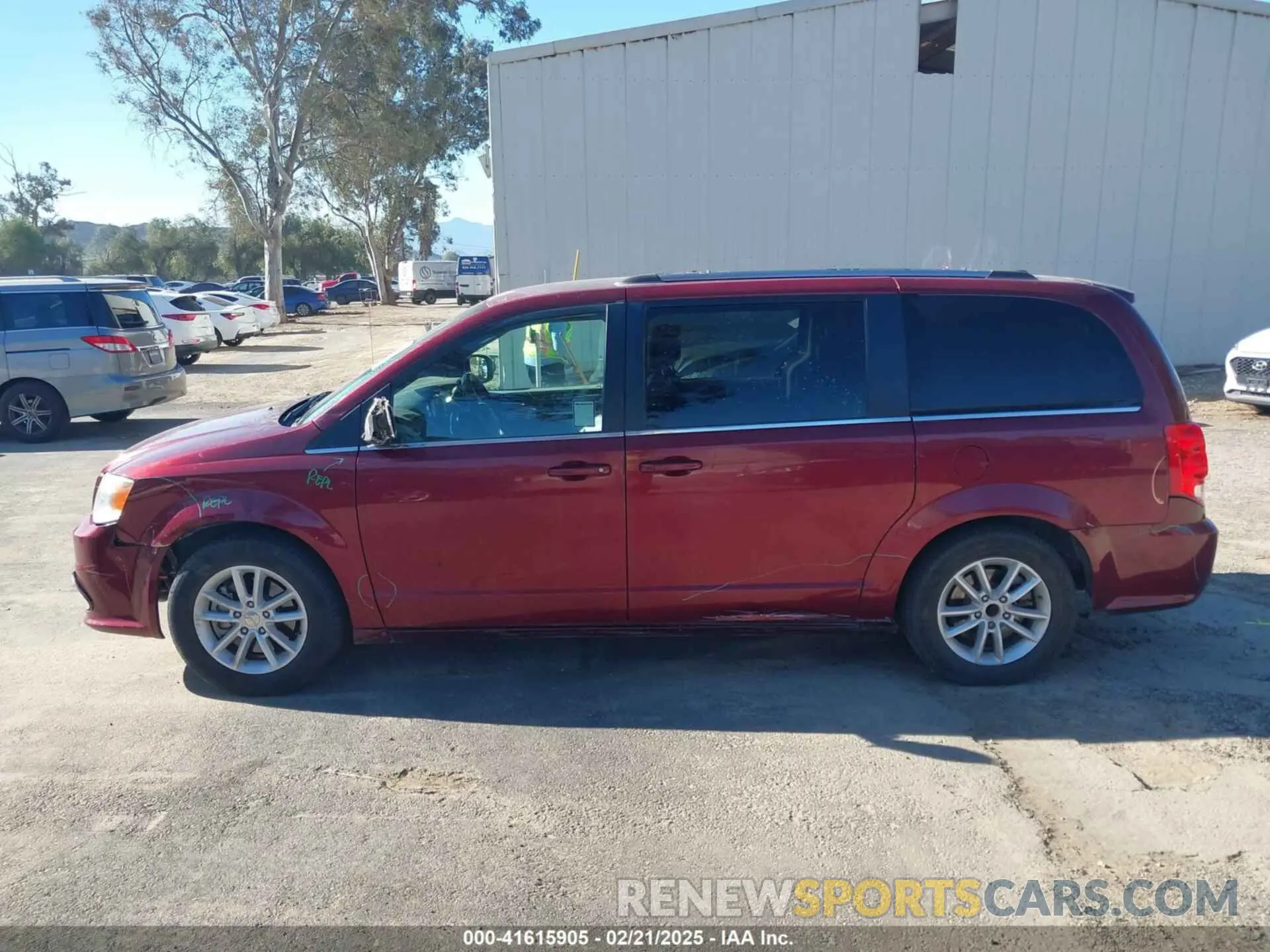 15 Photograph of a damaged car 2C4RDGCG9KR693432 DODGE GRAND CARAVAN 2019