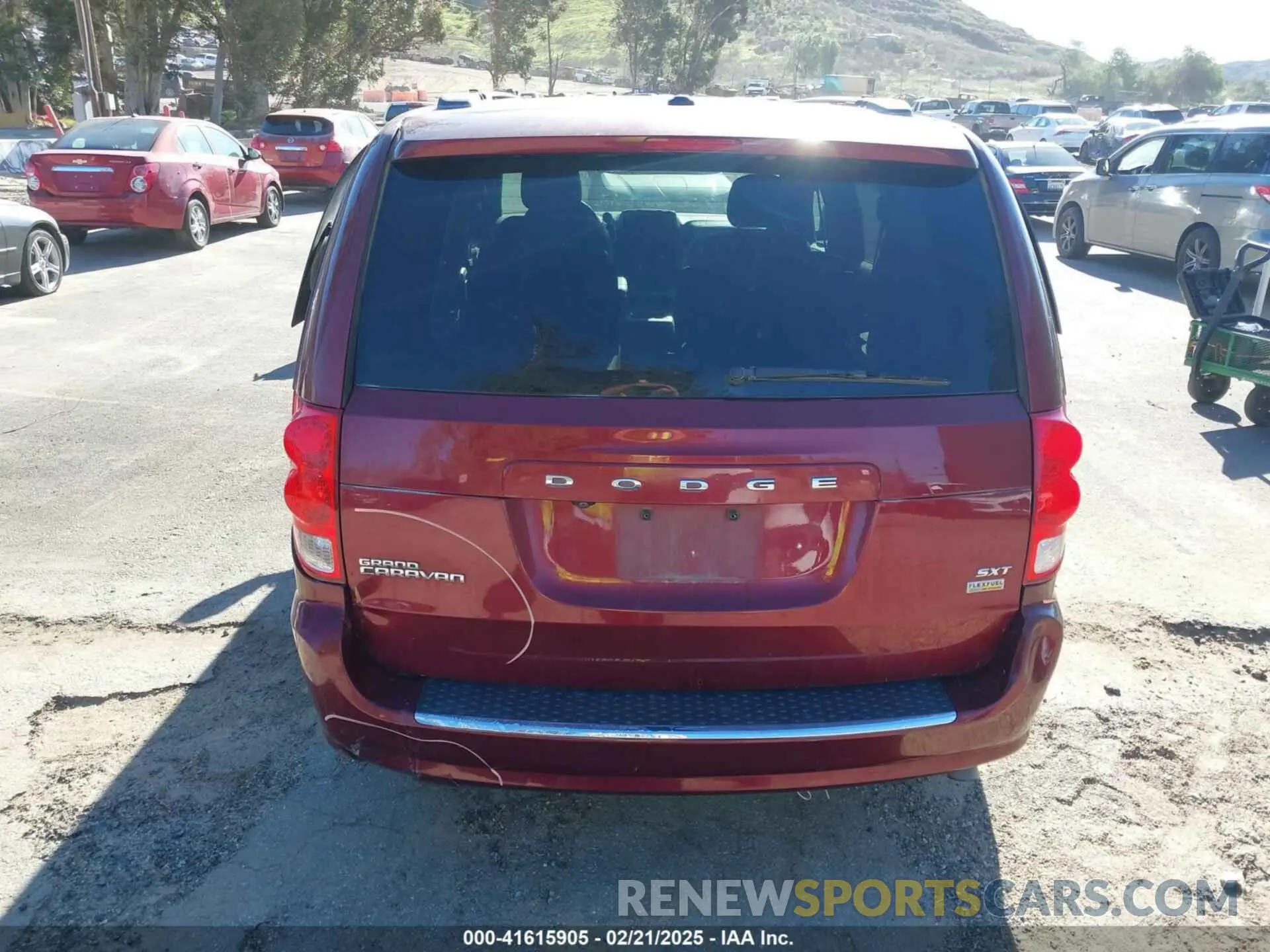 17 Photograph of a damaged car 2C4RDGCG9KR693432 DODGE GRAND CARAVAN 2019