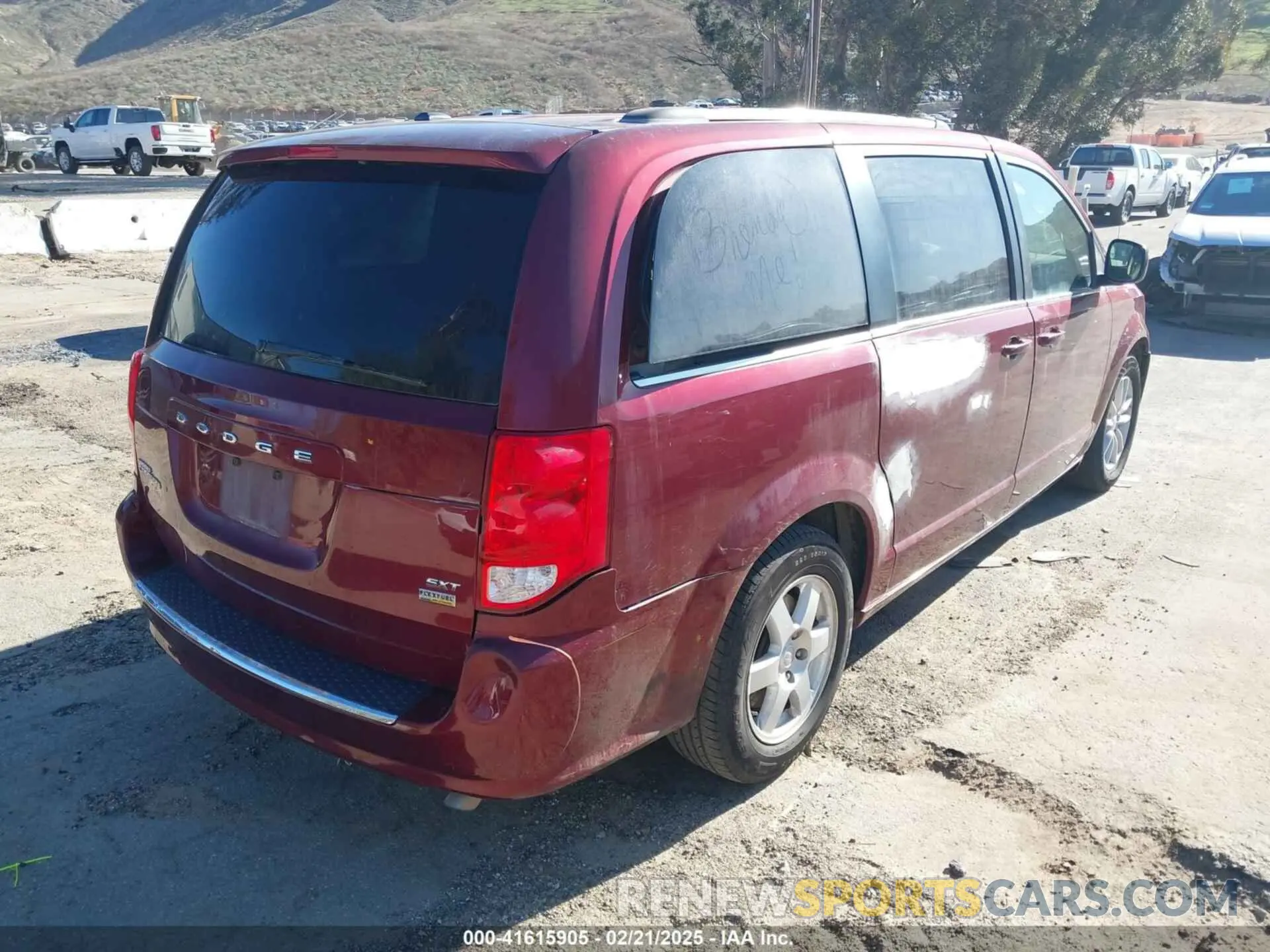 4 Photograph of a damaged car 2C4RDGCG9KR693432 DODGE GRAND CARAVAN 2019
