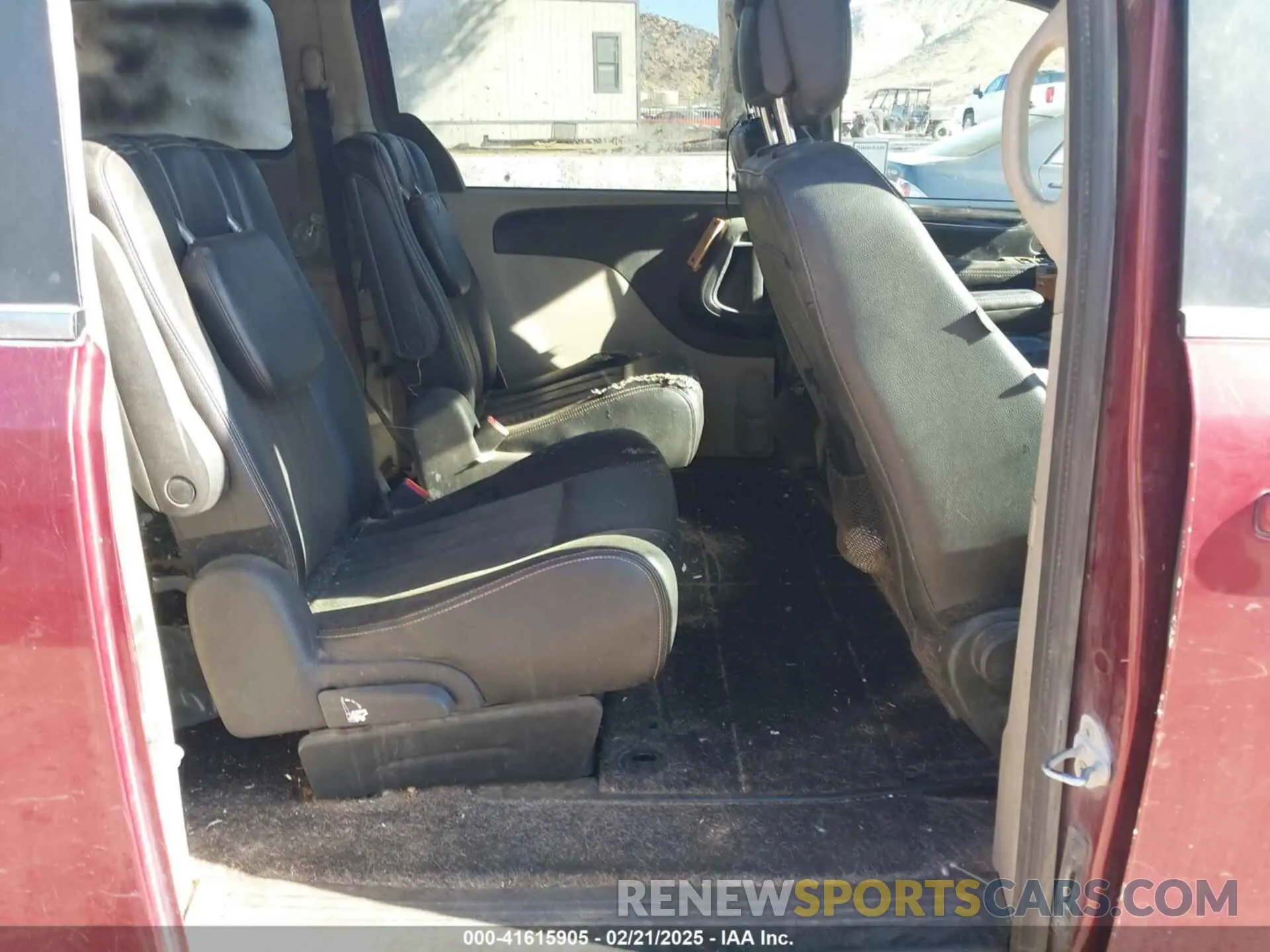 8 Photograph of a damaged car 2C4RDGCG9KR693432 DODGE GRAND CARAVAN 2019