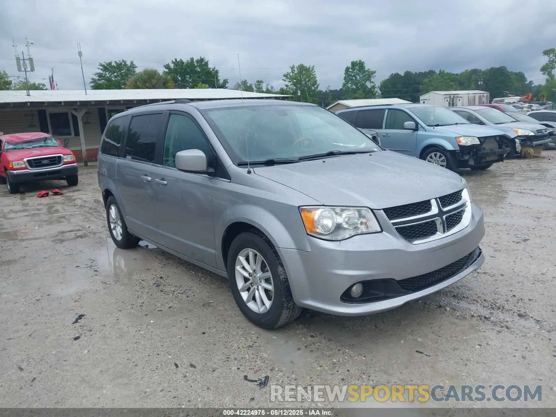 1 Photograph of a damaged car 2C4RDGCG9KR716448 DODGE GRAND CARAVAN 2019