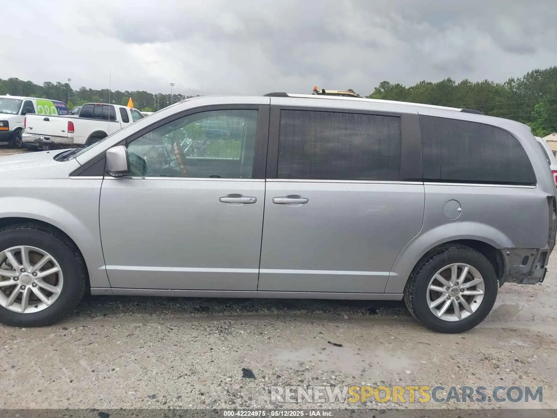 14 Photograph of a damaged car 2C4RDGCG9KR716448 DODGE GRAND CARAVAN 2019