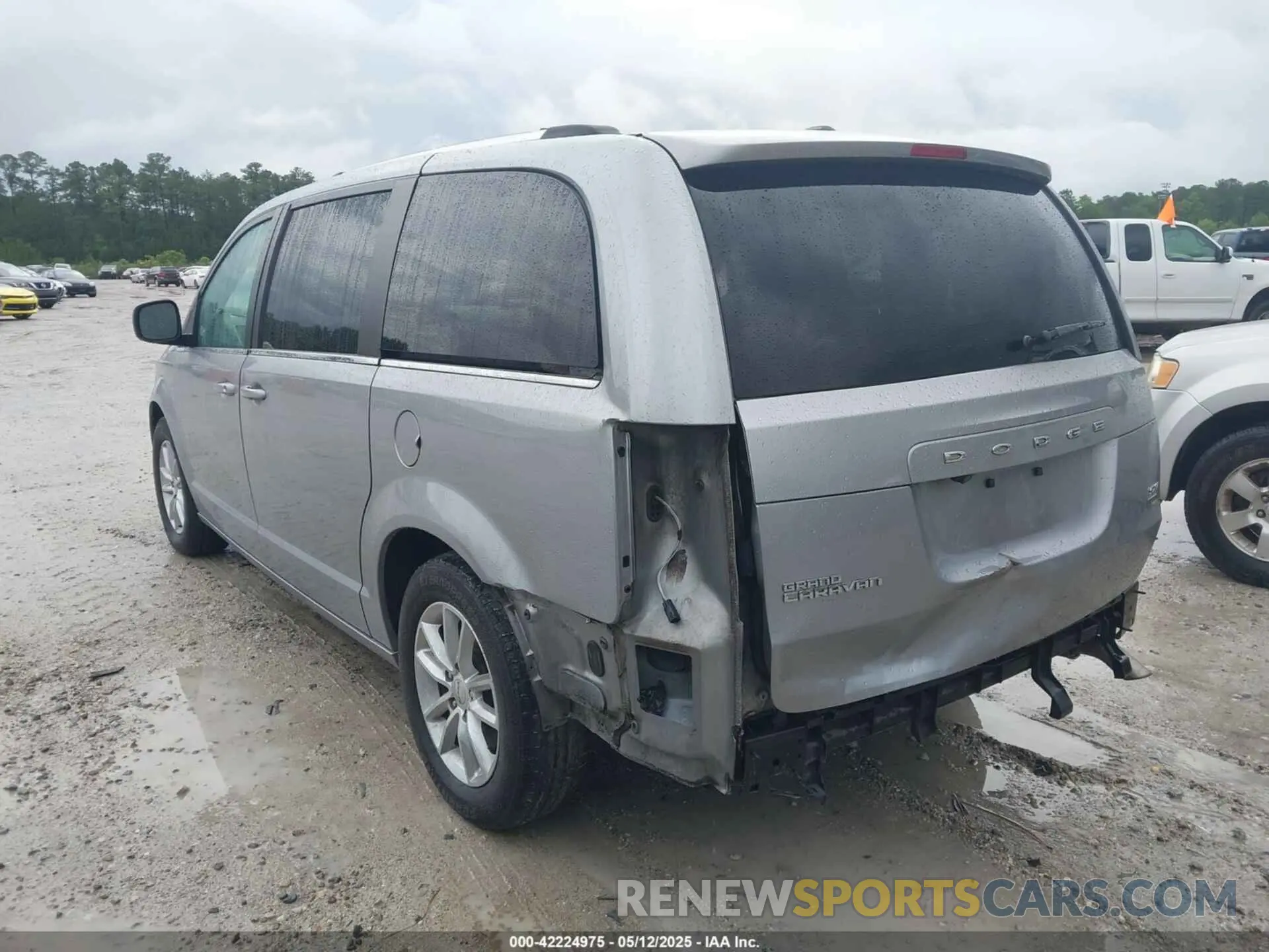 3 Photograph of a damaged car 2C4RDGCG9KR716448 DODGE GRAND CARAVAN 2019