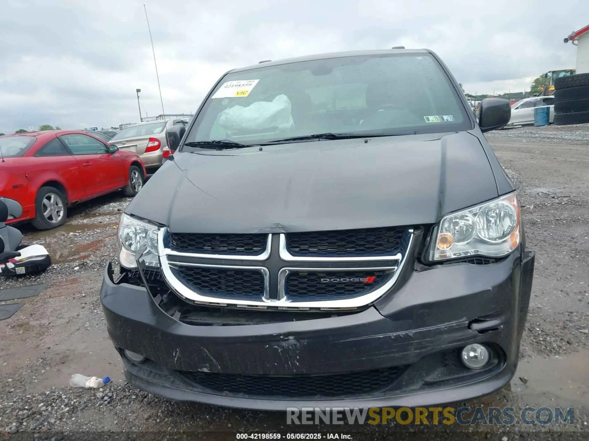 12 Photograph of a damaged car 2C4RDGCG9KR717499 DODGE GRAND CARAVAN 2019