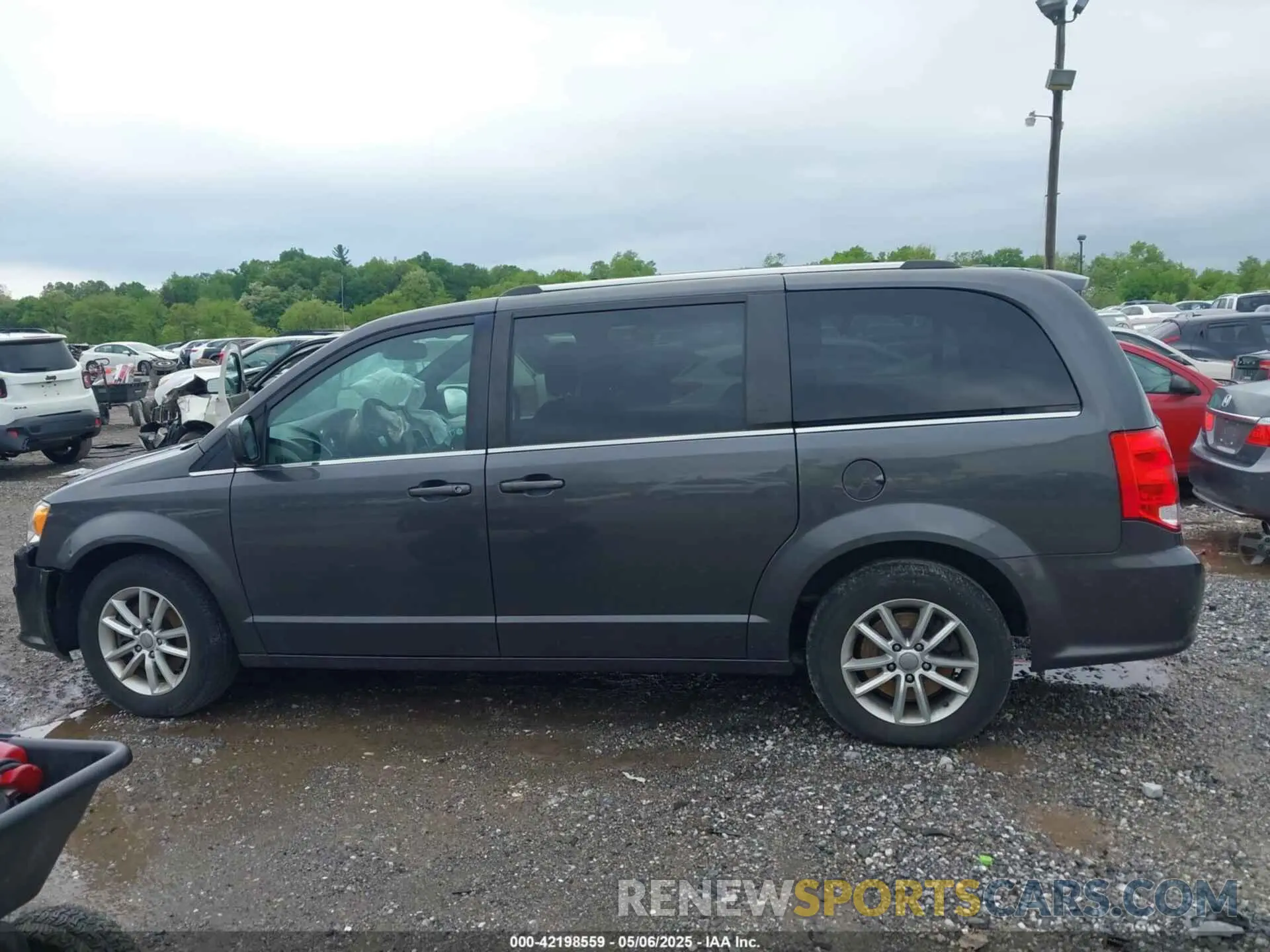 14 Photograph of a damaged car 2C4RDGCG9KR717499 DODGE GRAND CARAVAN 2019