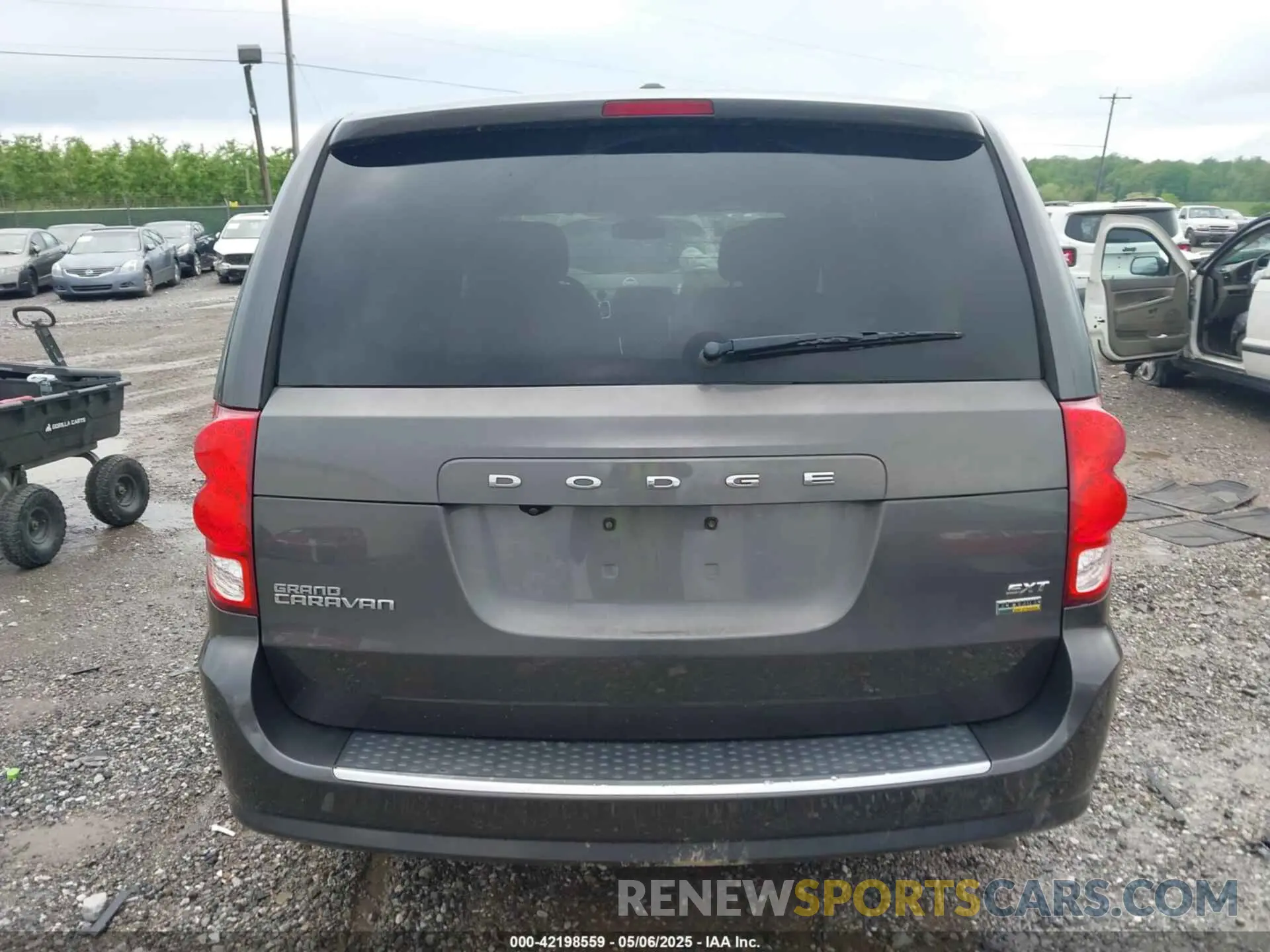 16 Photograph of a damaged car 2C4RDGCG9KR717499 DODGE GRAND CARAVAN 2019