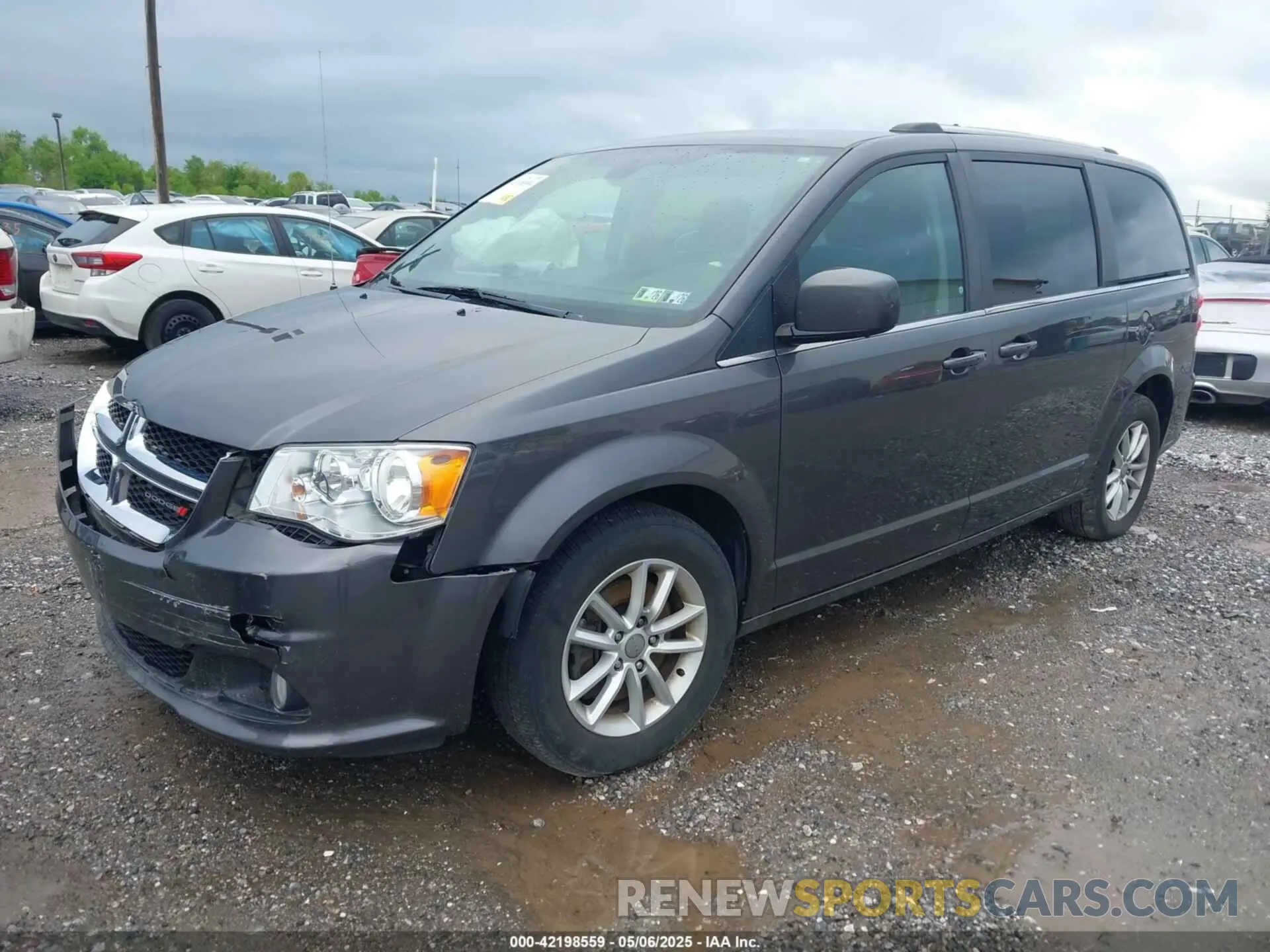 2 Photograph of a damaged car 2C4RDGCG9KR717499 DODGE GRAND CARAVAN 2019