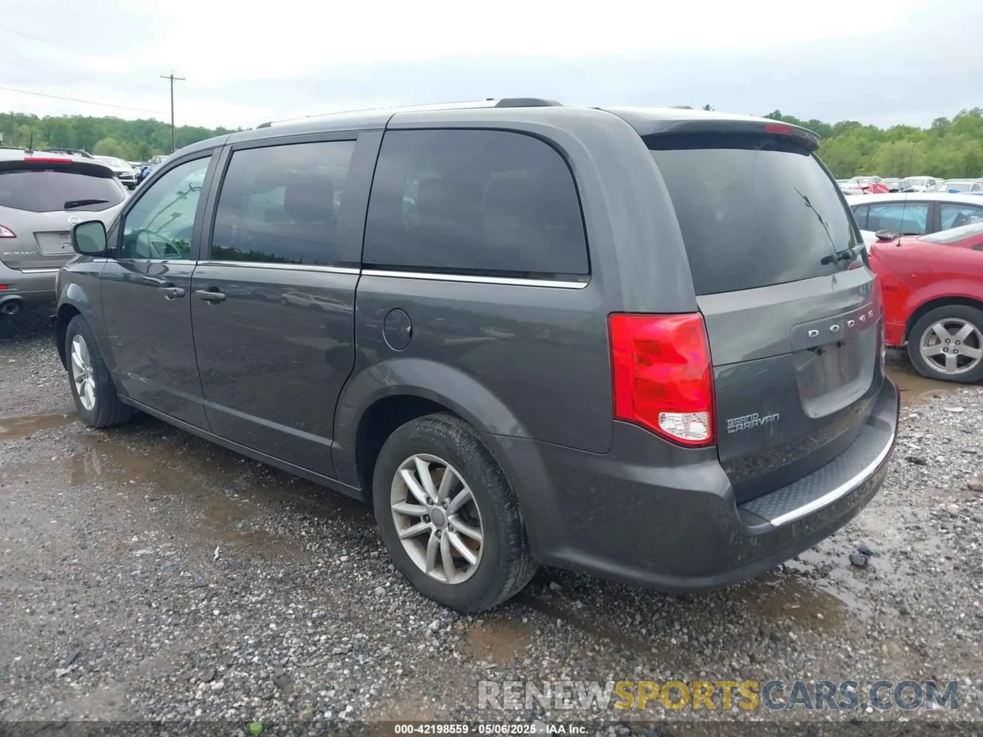 3 Photograph of a damaged car 2C4RDGCG9KR717499 DODGE GRAND CARAVAN 2019