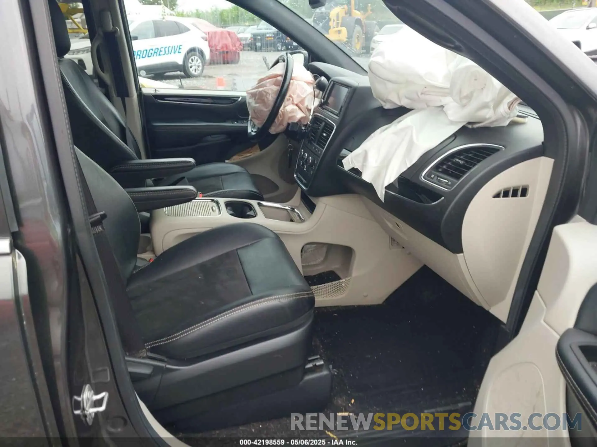 5 Photograph of a damaged car 2C4RDGCG9KR717499 DODGE GRAND CARAVAN 2019