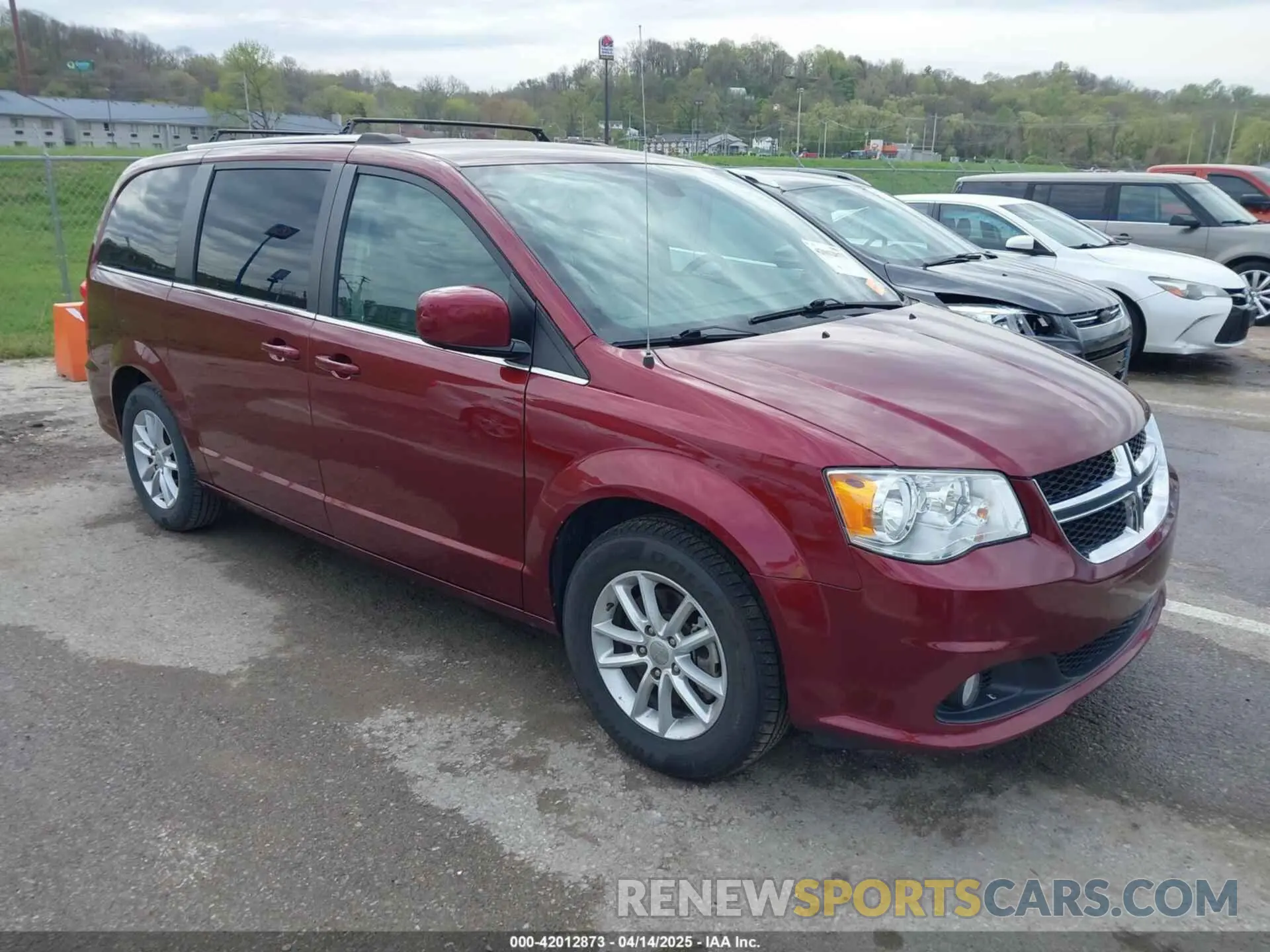 1 Photograph of a damaged car 2C4RDGCG9KR725182 DODGE GRAND CARAVAN 2019