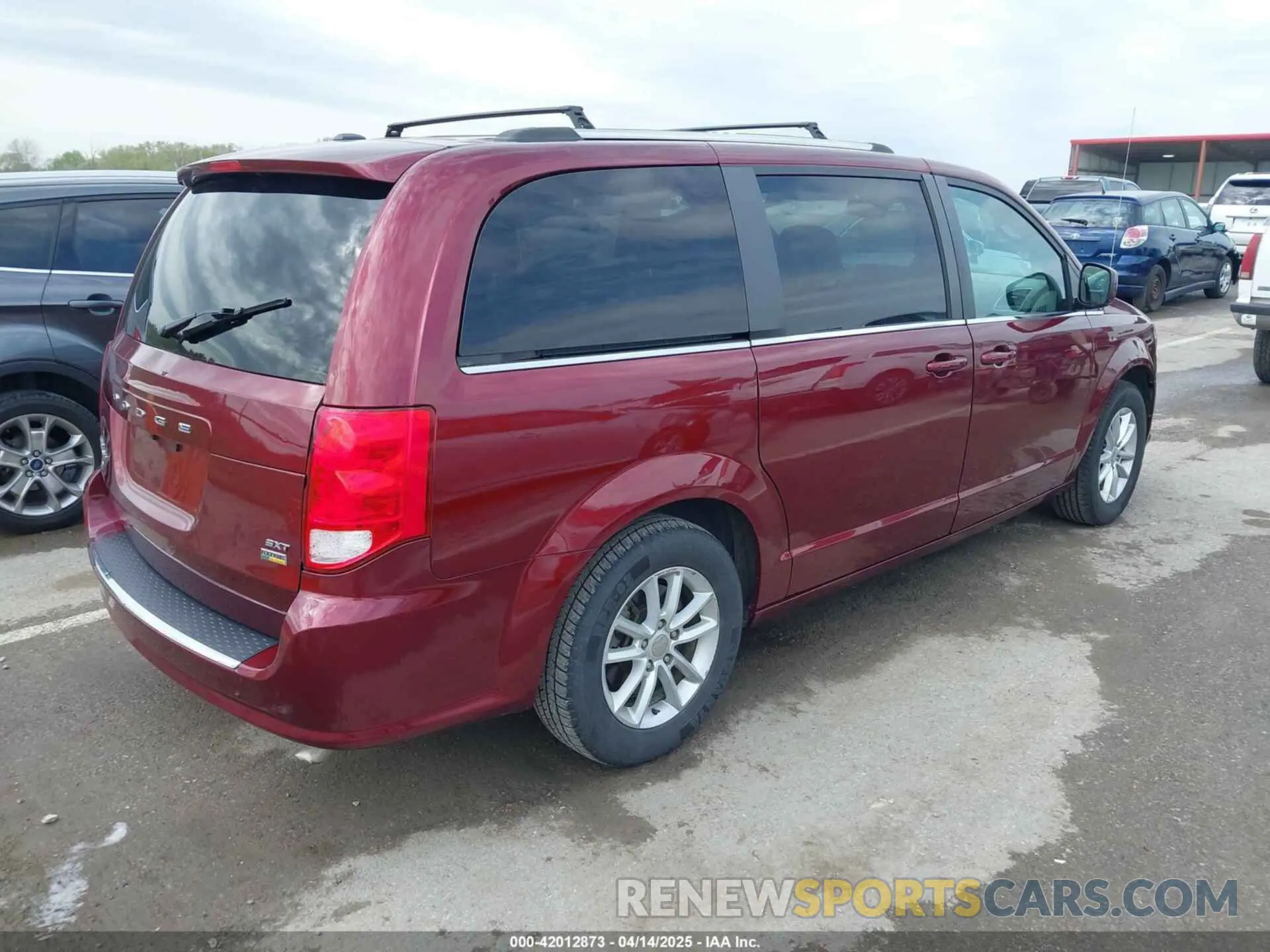 4 Photograph of a damaged car 2C4RDGCG9KR725182 DODGE GRAND CARAVAN 2019