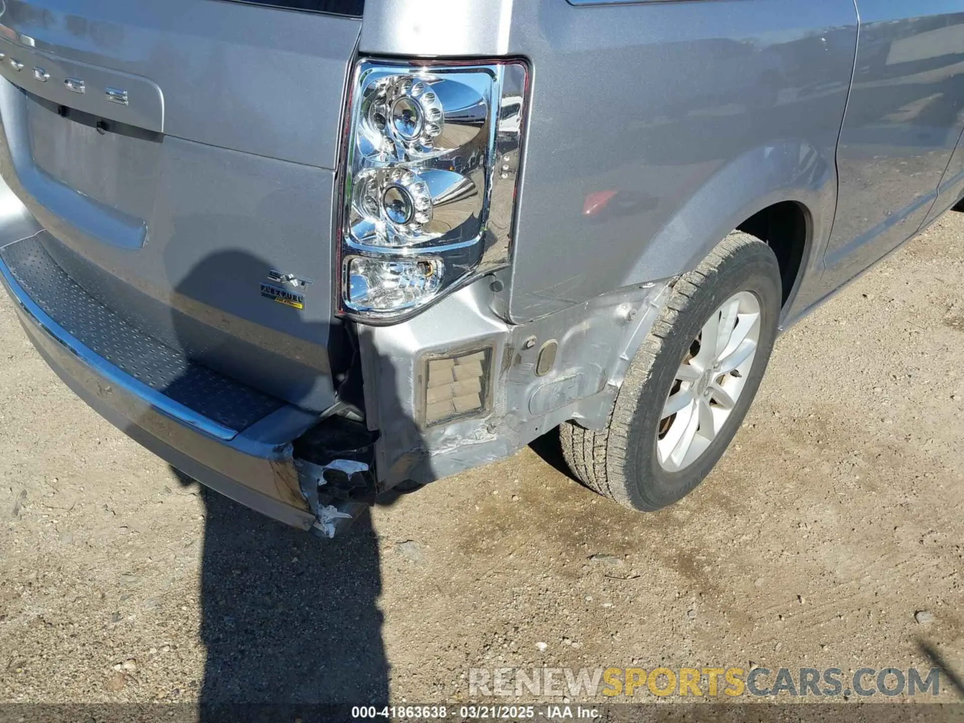 19 Photograph of a damaged car 2C4RDGCG9KR761325 DODGE GRAND CARAVAN 2019