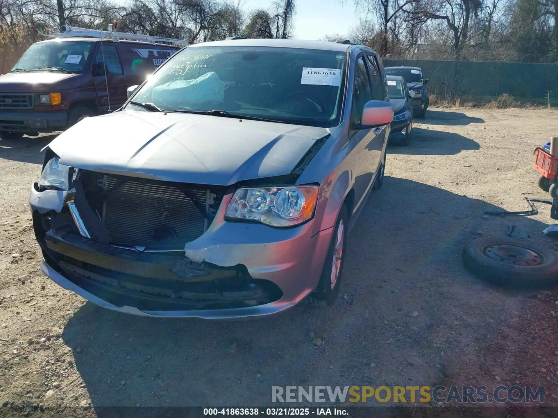 2 Photograph of a damaged car 2C4RDGCG9KR761325 DODGE GRAND CARAVAN 2019