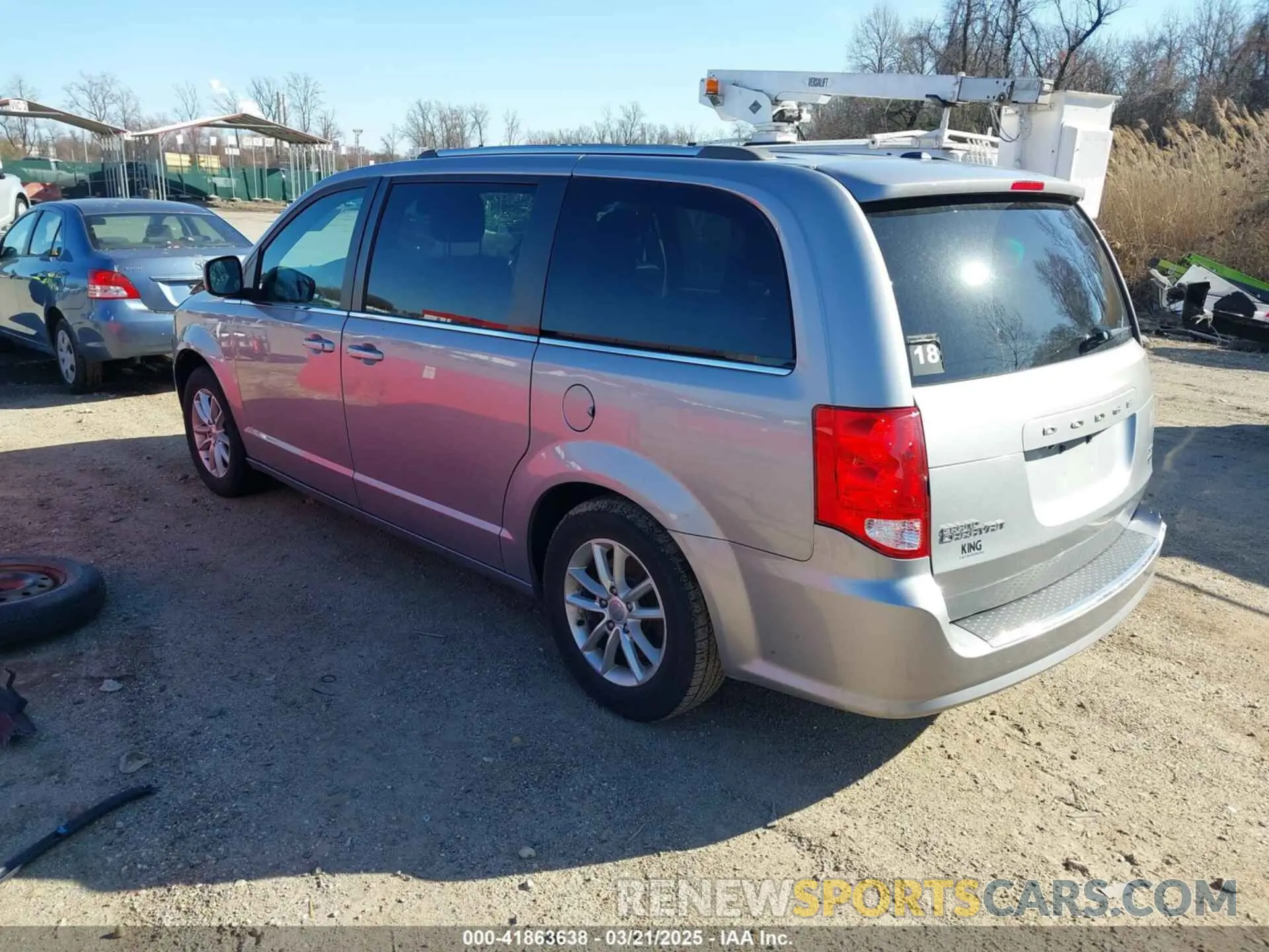 3 Photograph of a damaged car 2C4RDGCG9KR761325 DODGE GRAND CARAVAN 2019