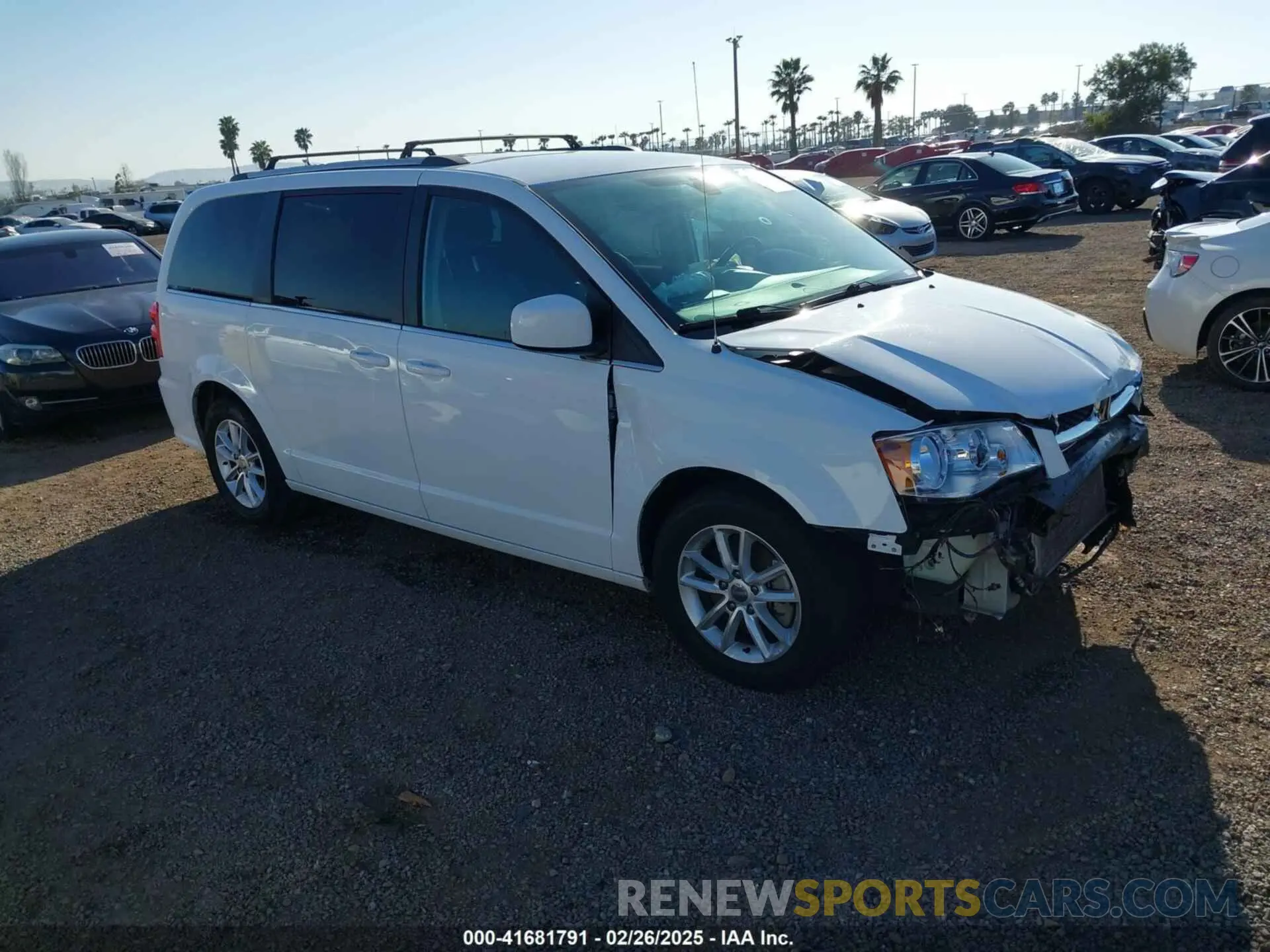 1 Photograph of a damaged car 2C4RDGCGXKR545497 DODGE GRAND CARAVAN 2019