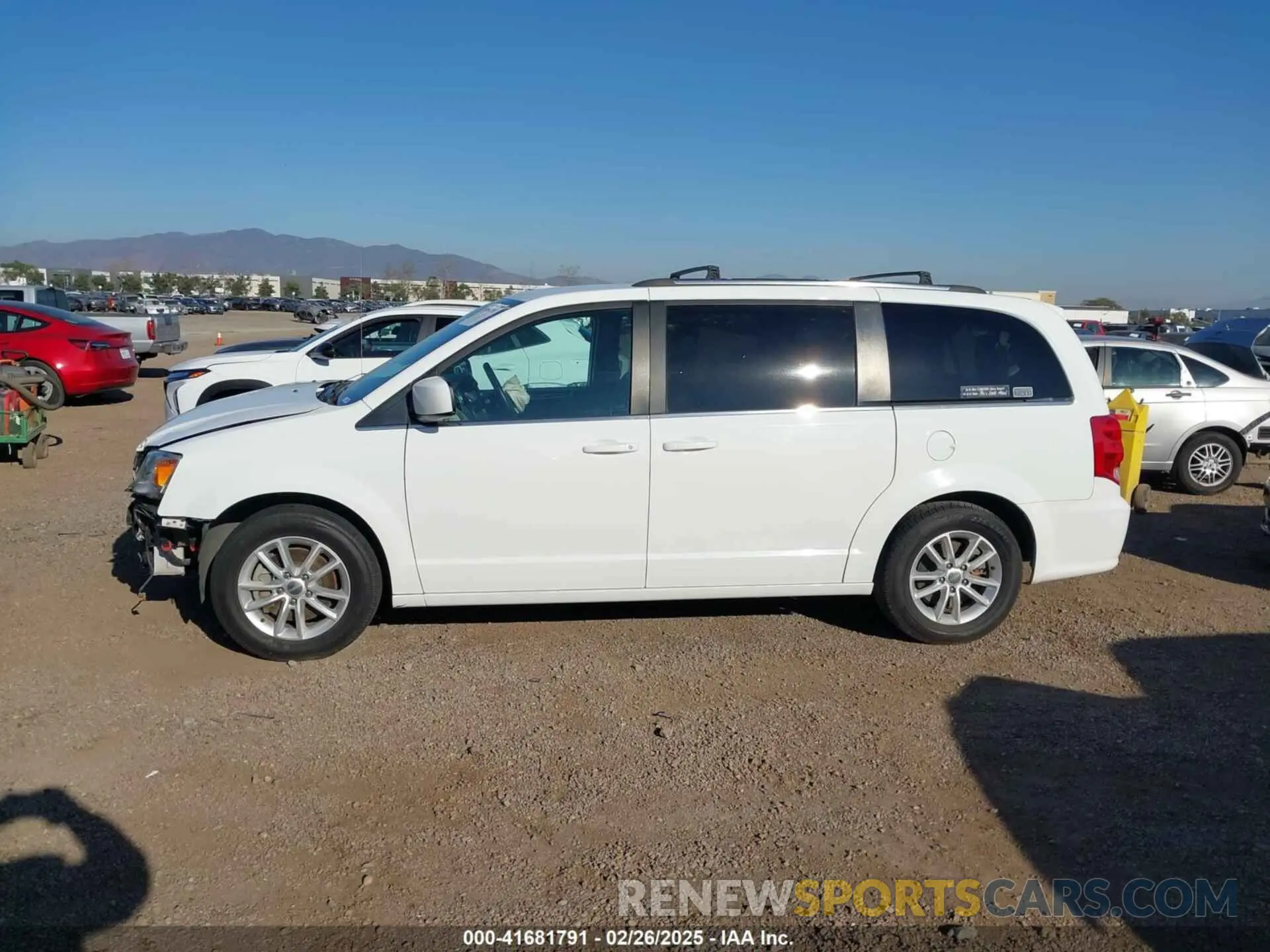 14 Photograph of a damaged car 2C4RDGCGXKR545497 DODGE GRAND CARAVAN 2019