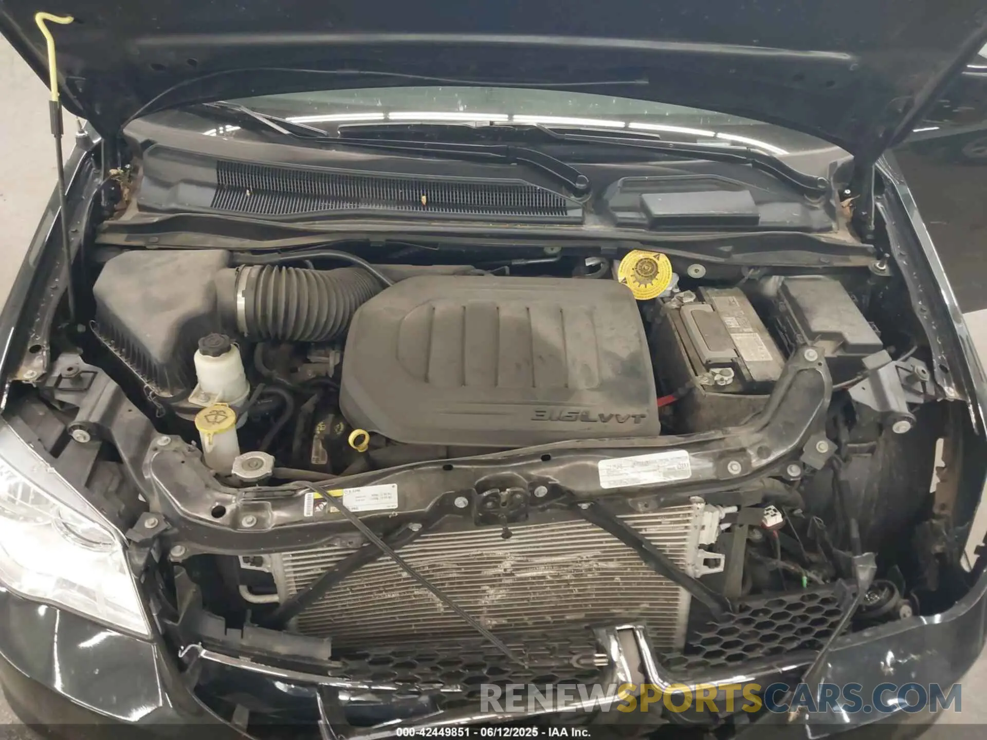 10 Photograph of a damaged car 2C4RDGCGXKR611305 DODGE GRAND CARAVAN 2019