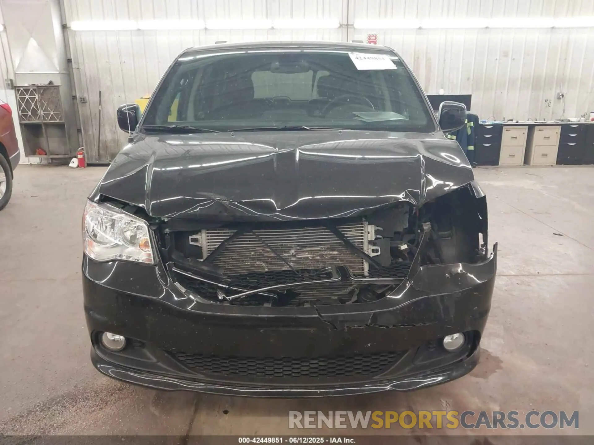 13 Photograph of a damaged car 2C4RDGCGXKR611305 DODGE GRAND CARAVAN 2019