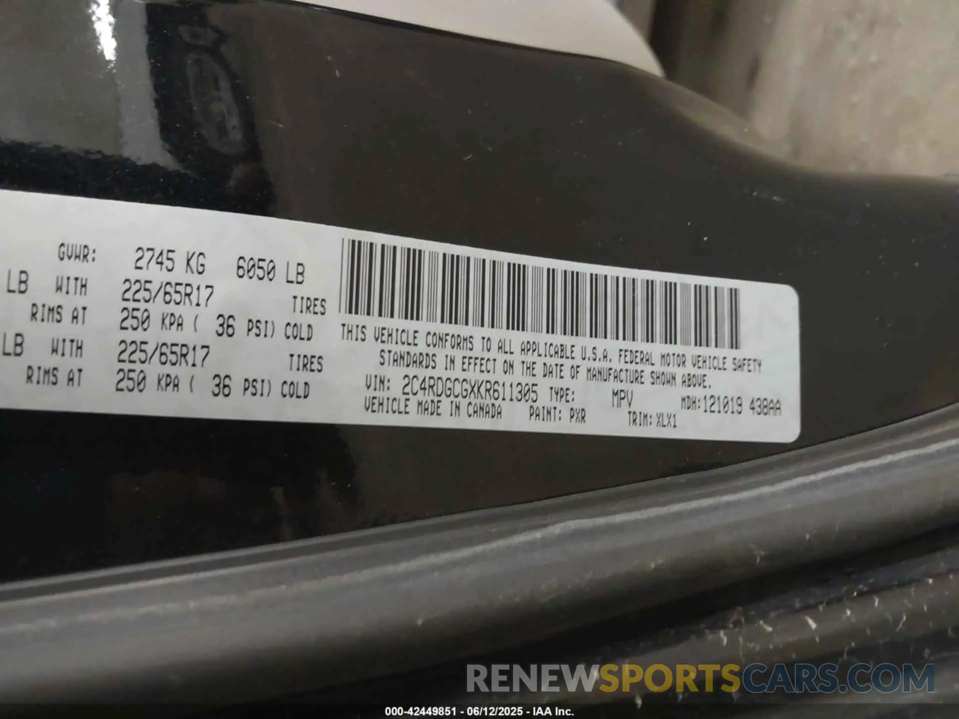 9 Photograph of a damaged car 2C4RDGCGXKR611305 DODGE GRAND CARAVAN 2019