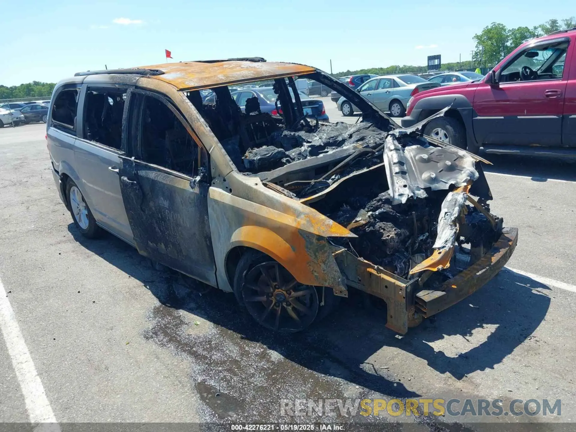 1 Photograph of a damaged car 2C4RDGCGXKR657801 DODGE GRAND CARAVAN 2019