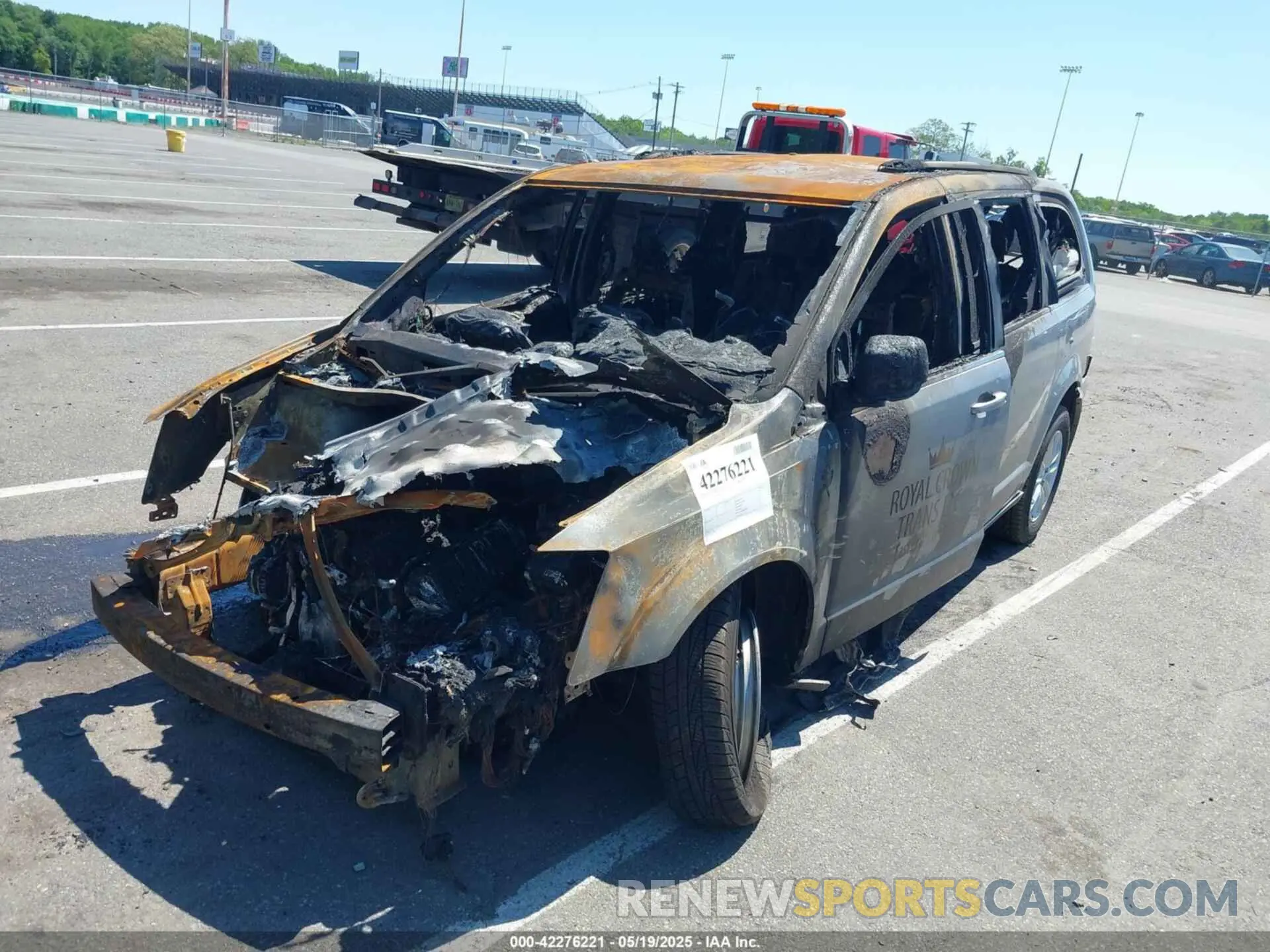 6 Photograph of a damaged car 2C4RDGCGXKR657801 DODGE GRAND CARAVAN 2019