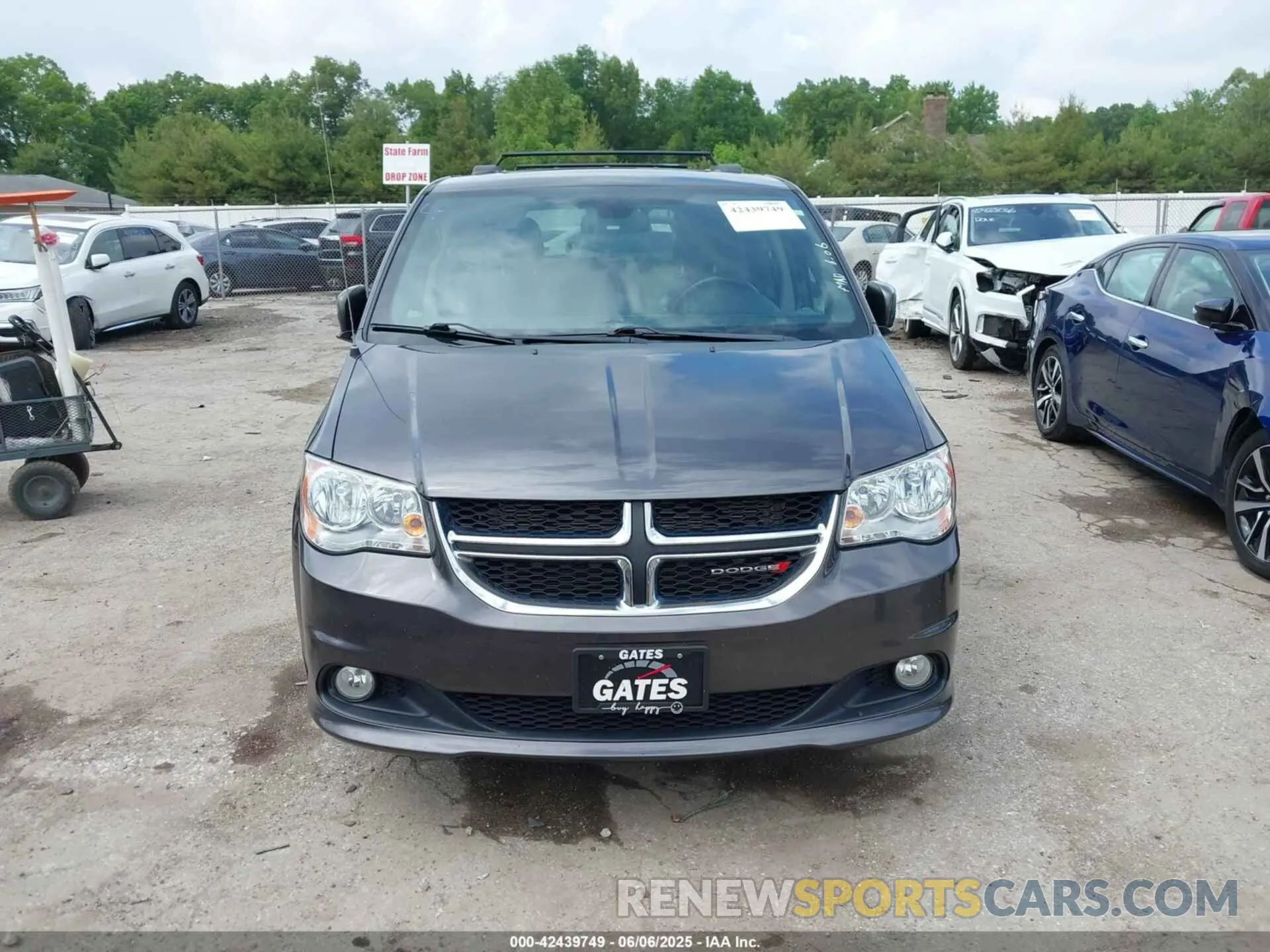 13 Photograph of a damaged car 2C4RDGCGXKR682620 DODGE GRAND CARAVAN 2019