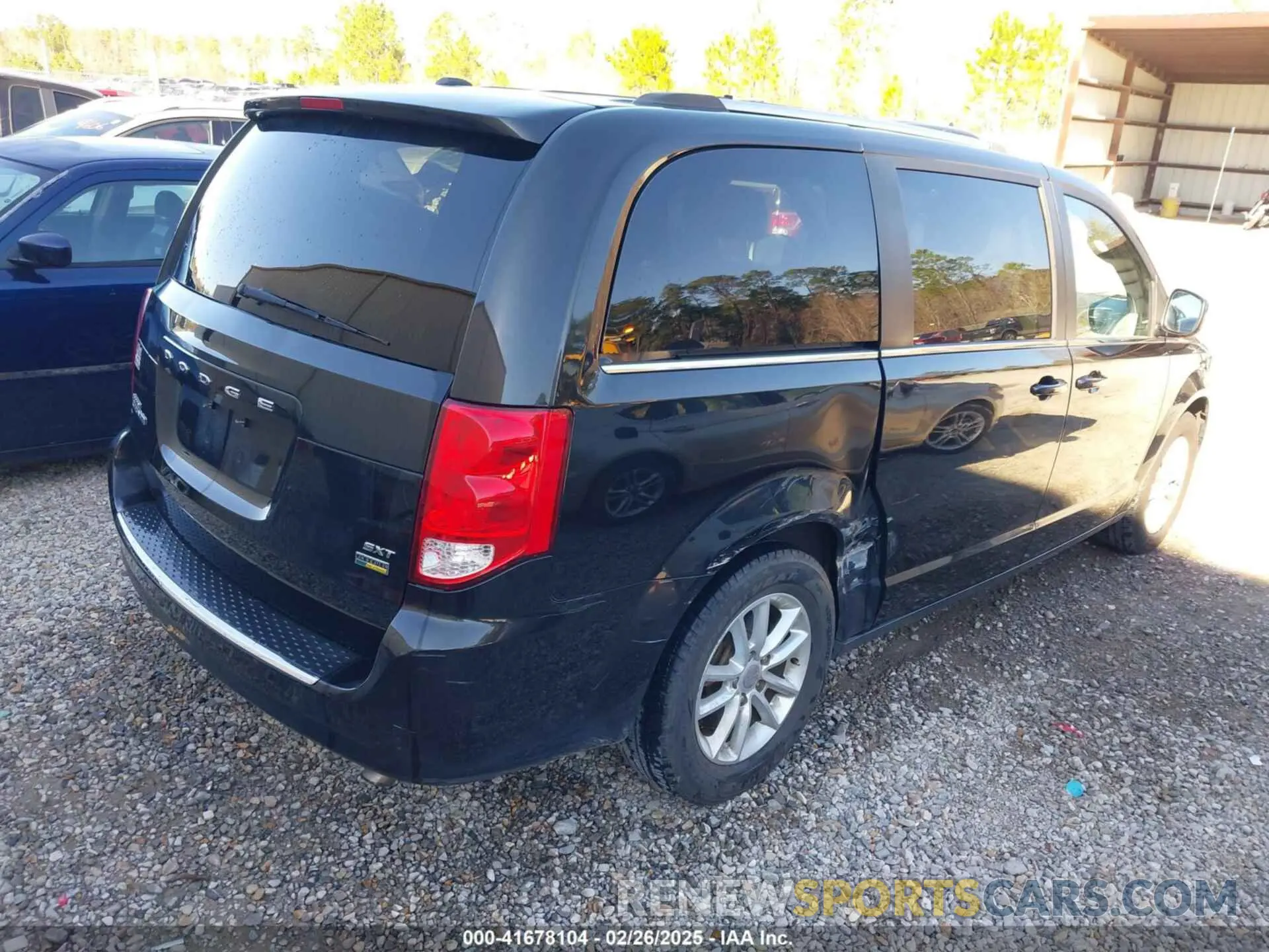 4 Photograph of a damaged car 2C4RDGCGXKR691186 DODGE GRAND CARAVAN 2019