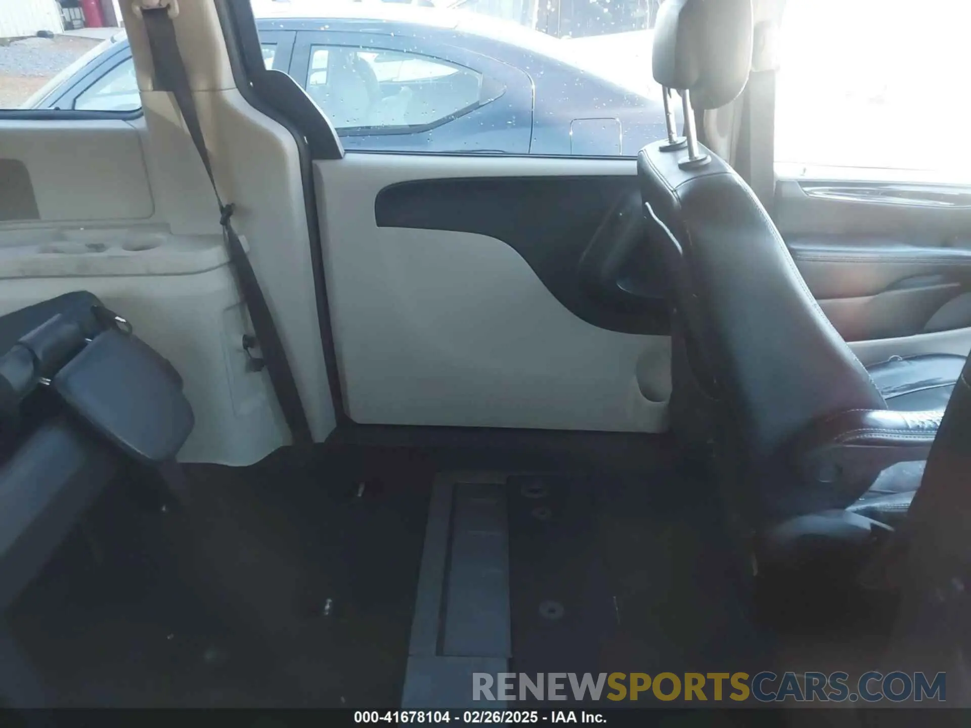 8 Photograph of a damaged car 2C4RDGCGXKR691186 DODGE GRAND CARAVAN 2019
