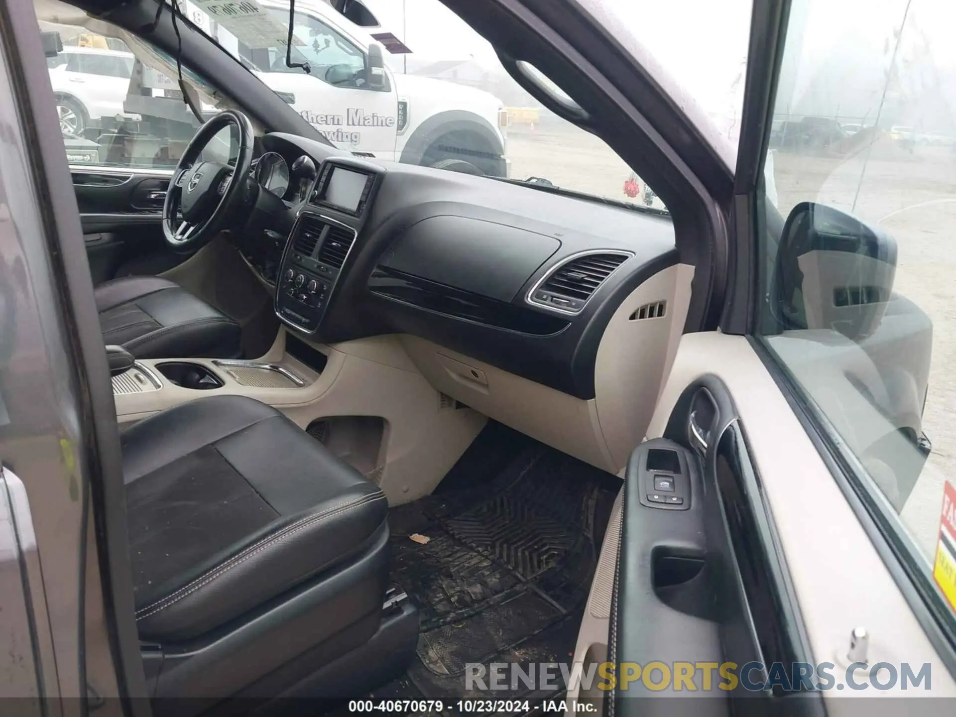 5 Photograph of a damaged car 2C4RDGCGXKR723991 DODGE GRAND CARAVAN 2019