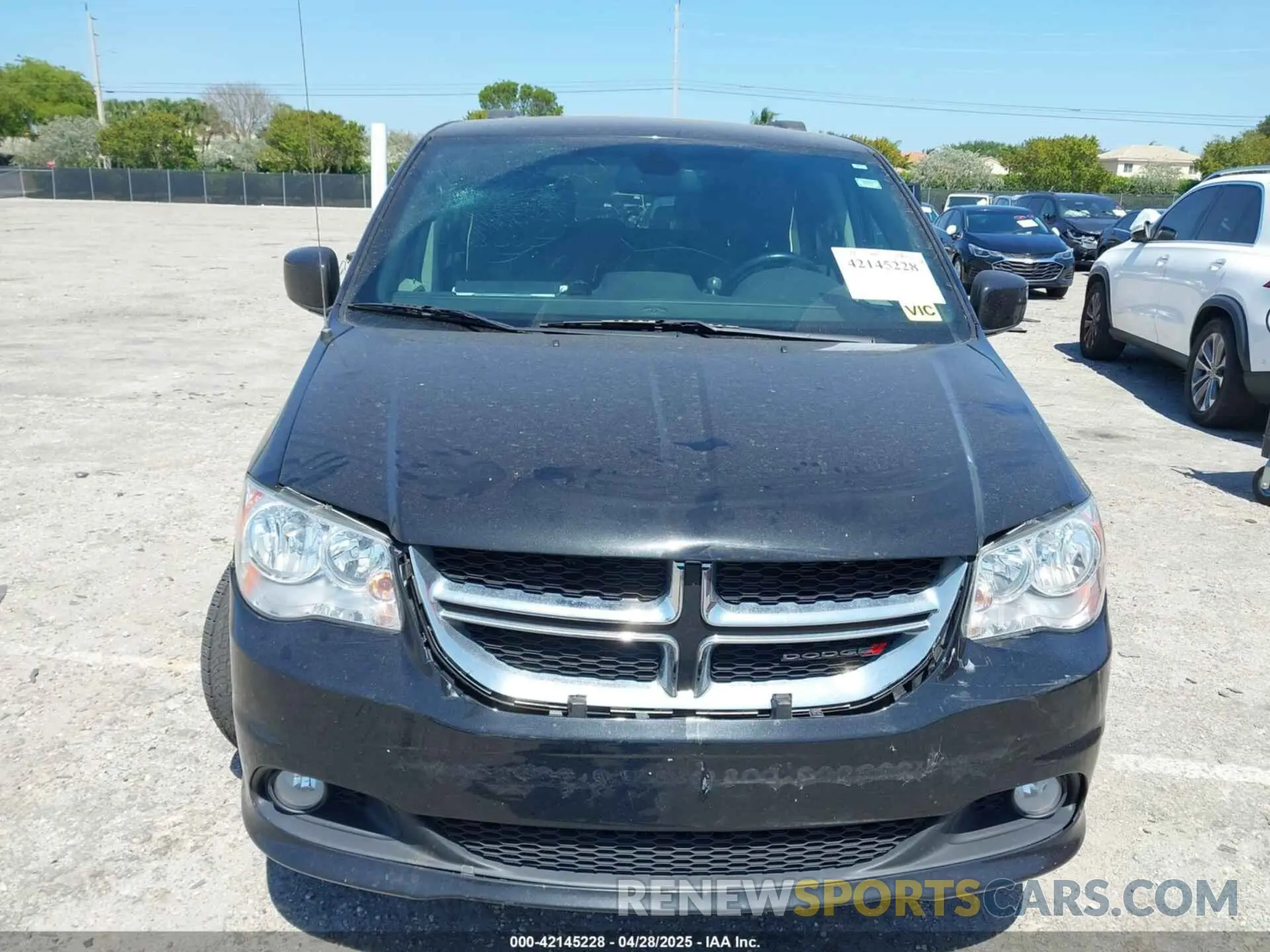 12 Photograph of a damaged car 2C4RDGCGXKR743304 DODGE GRAND CARAVAN 2019
