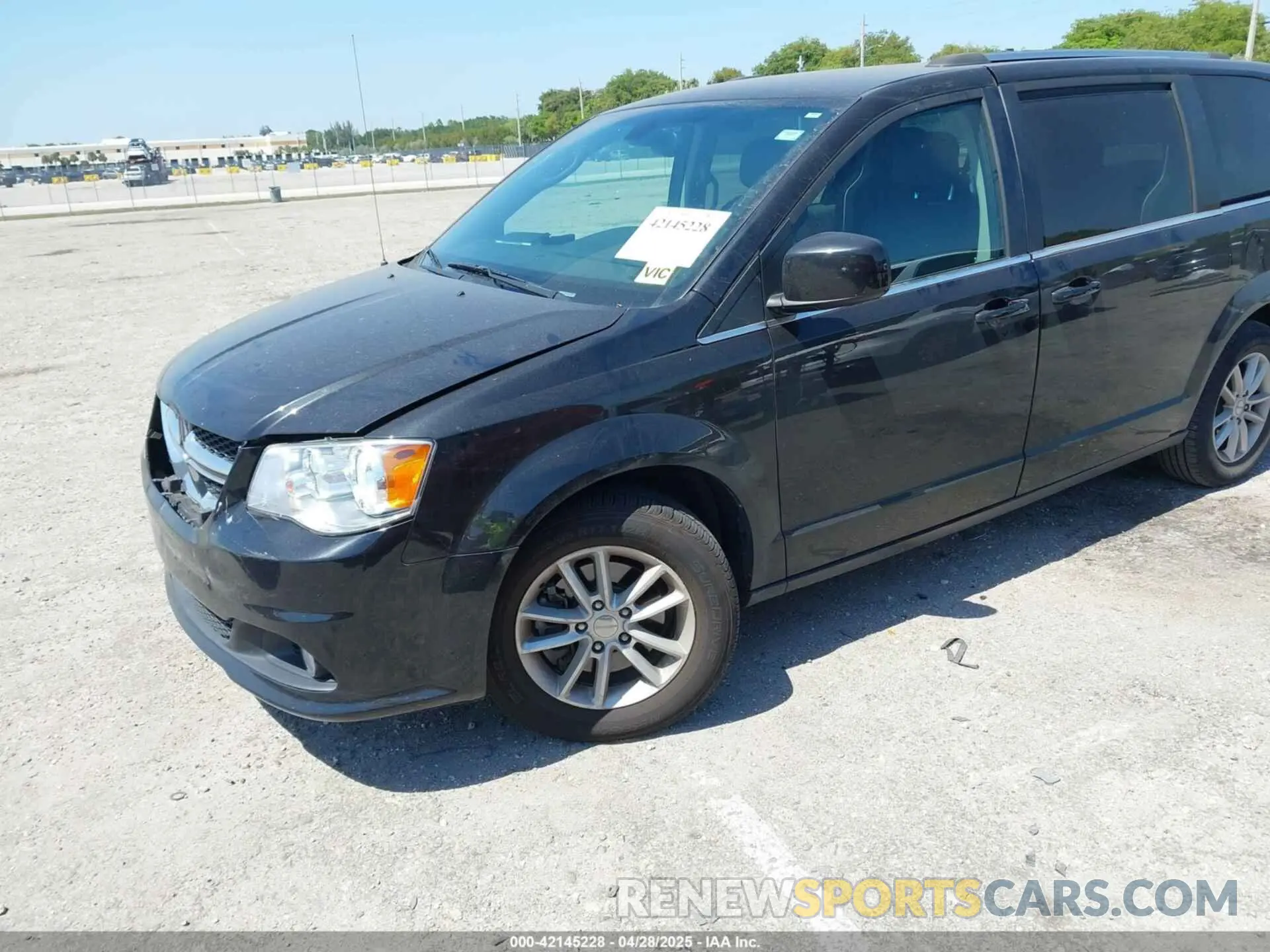 2 Photograph of a damaged car 2C4RDGCGXKR743304 DODGE GRAND CARAVAN 2019