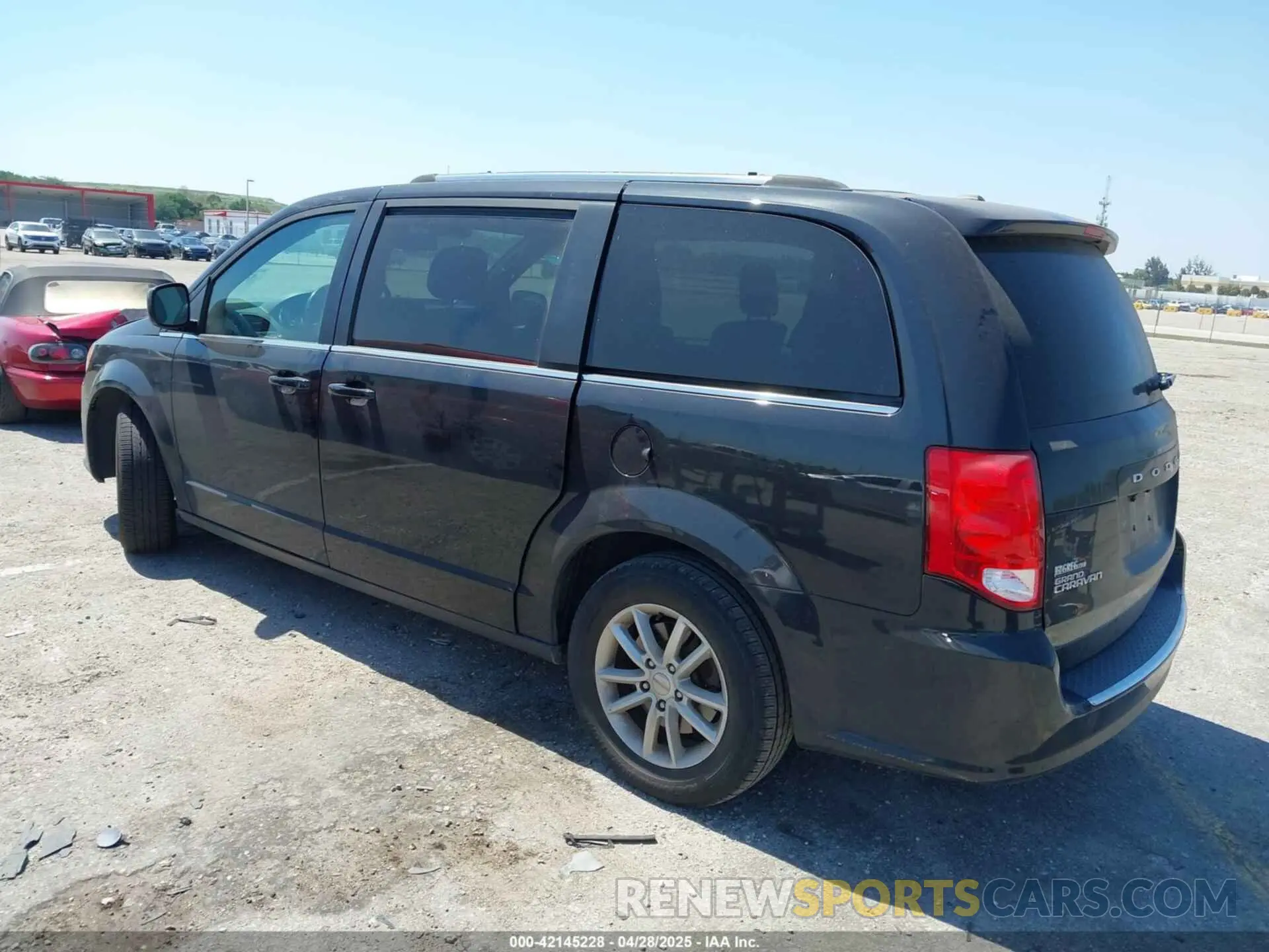 3 Photograph of a damaged car 2C4RDGCGXKR743304 DODGE GRAND CARAVAN 2019