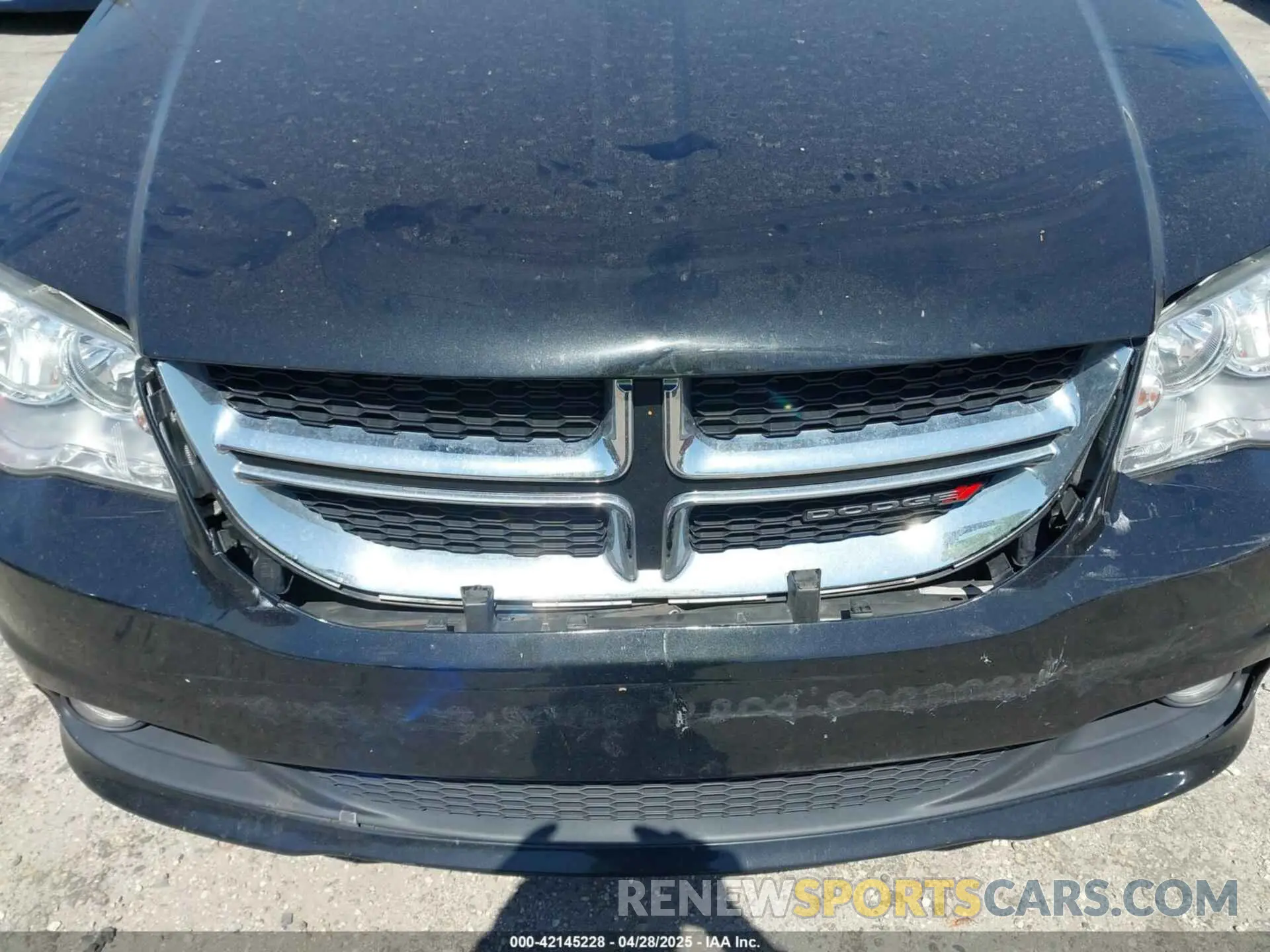 6 Photograph of a damaged car 2C4RDGCGXKR743304 DODGE GRAND CARAVAN 2019
