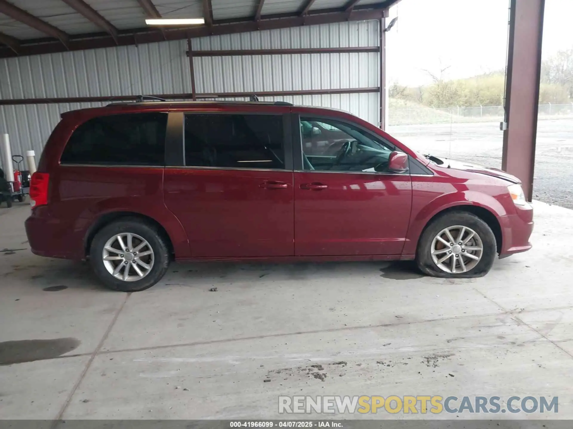 13 Photograph of a damaged car 2C4RDGCGXKR759292 DODGE GRAND CARAVAN 2019