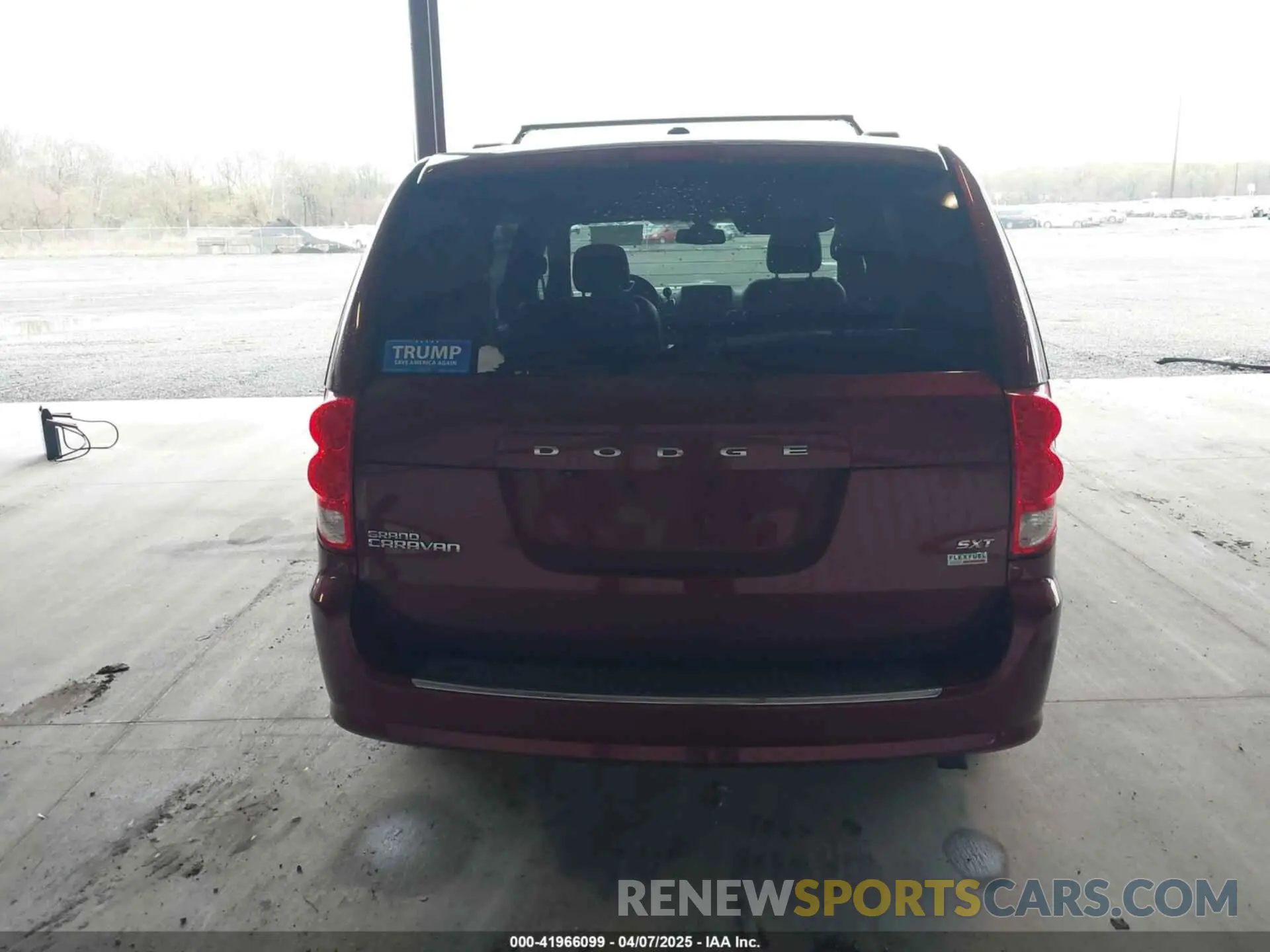 16 Photograph of a damaged car 2C4RDGCGXKR759292 DODGE GRAND CARAVAN 2019