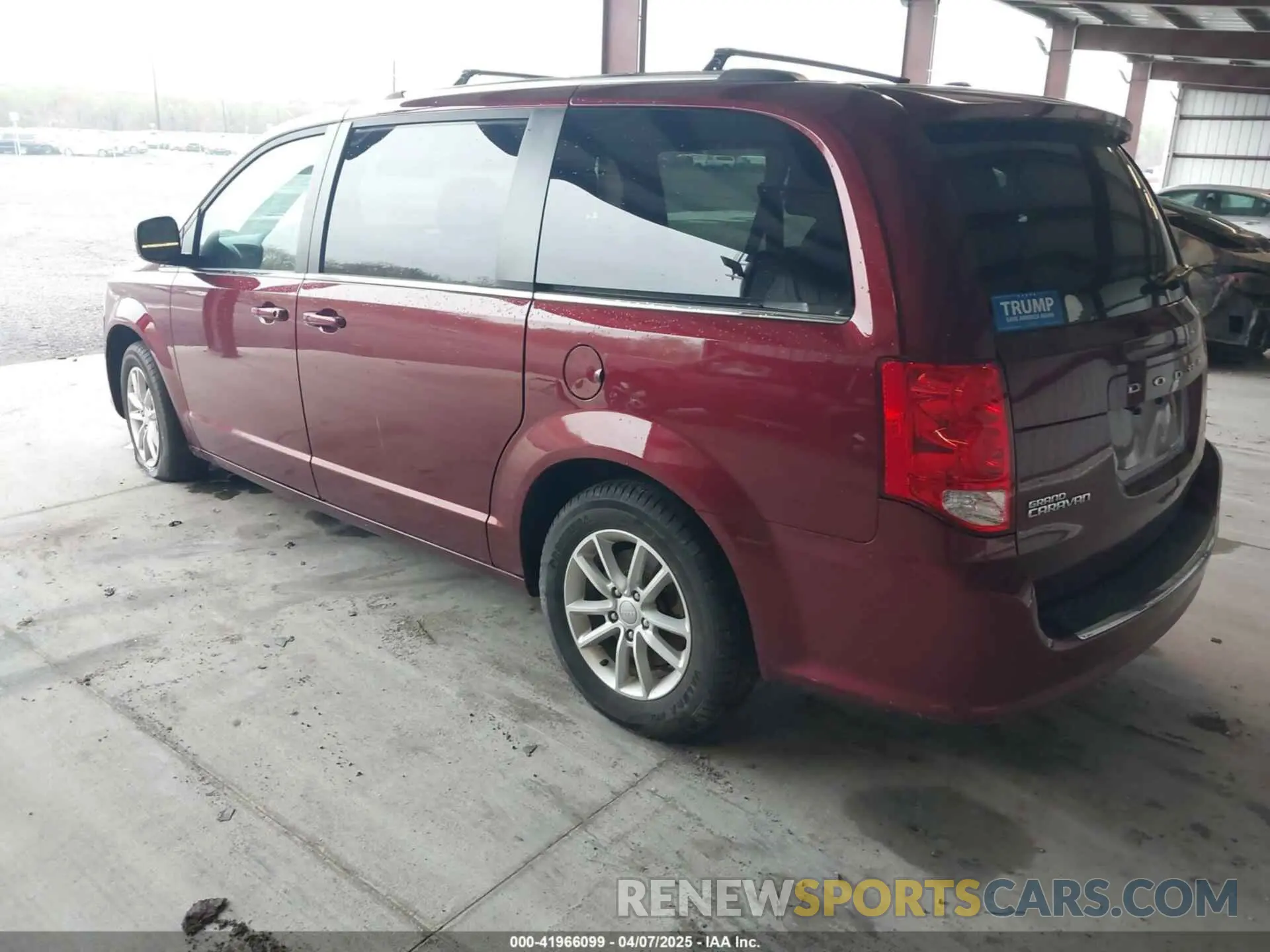 3 Photograph of a damaged car 2C4RDGCGXKR759292 DODGE GRAND CARAVAN 2019