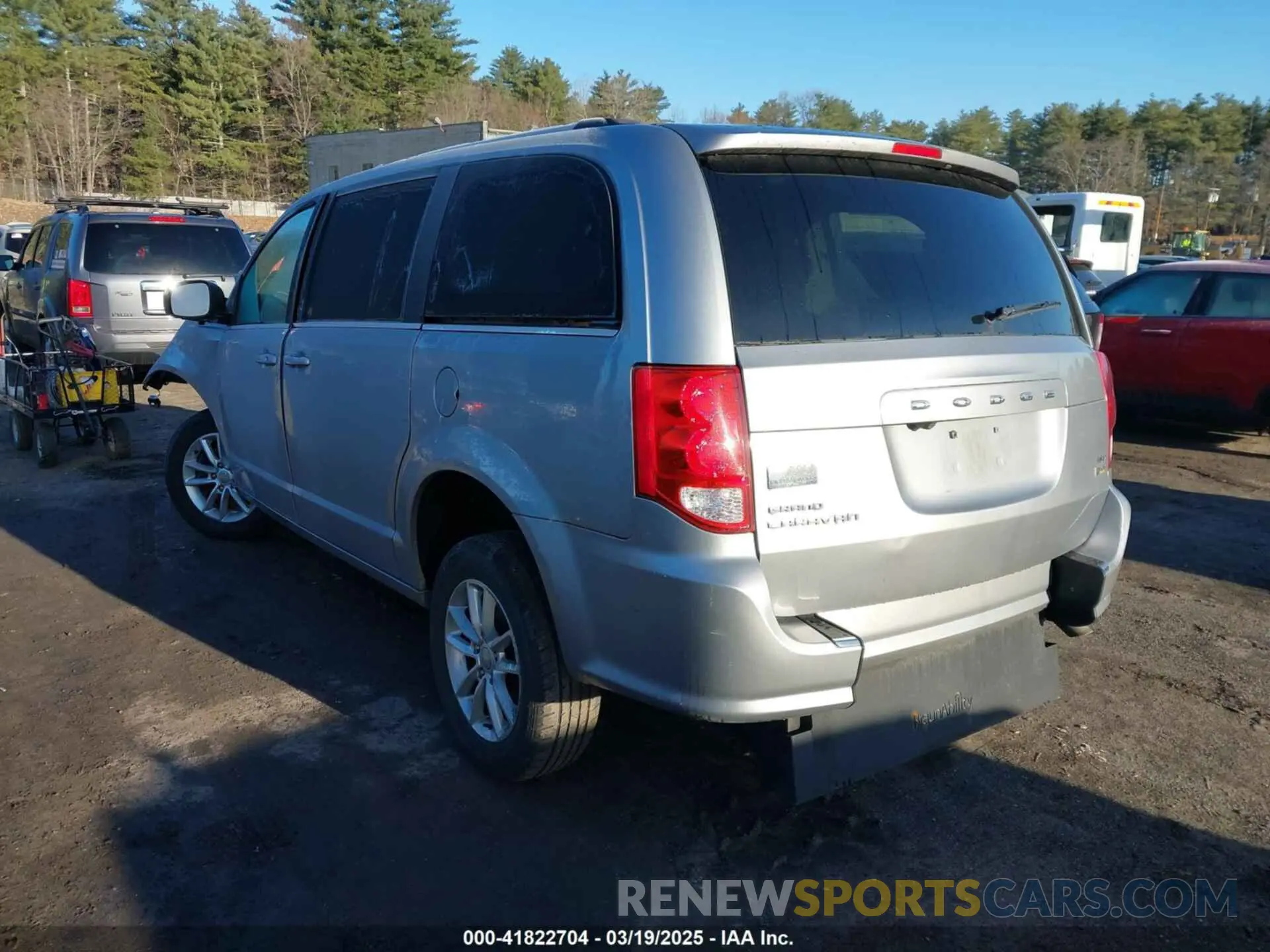 14 Photograph of a damaged car 2C4RDGCGXKR761883 DODGE GRAND CARAVAN 2019