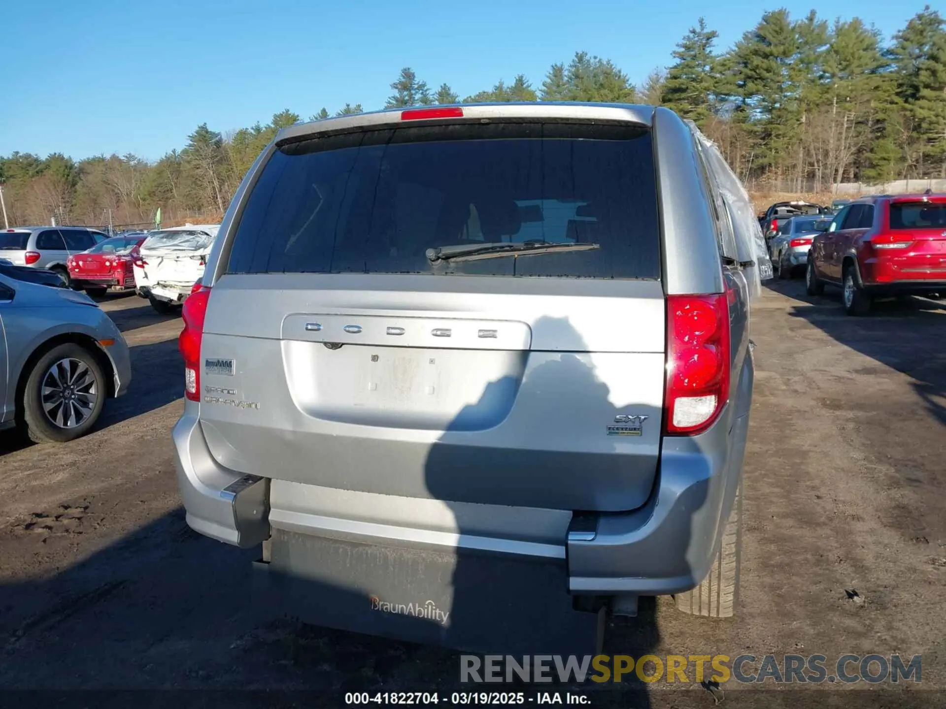 16 Photograph of a damaged car 2C4RDGCGXKR761883 DODGE GRAND CARAVAN 2019