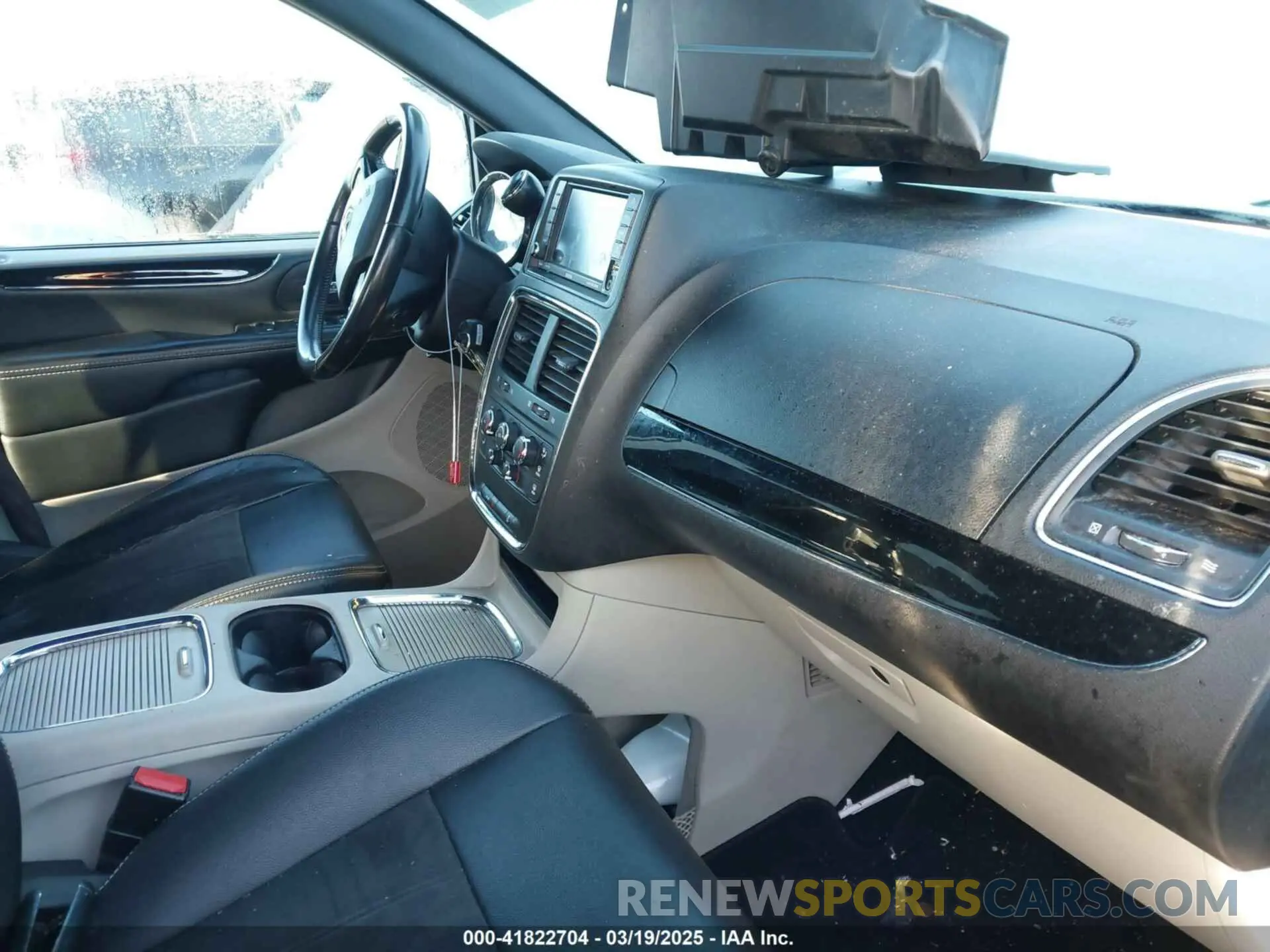 5 Photograph of a damaged car 2C4RDGCGXKR761883 DODGE GRAND CARAVAN 2019