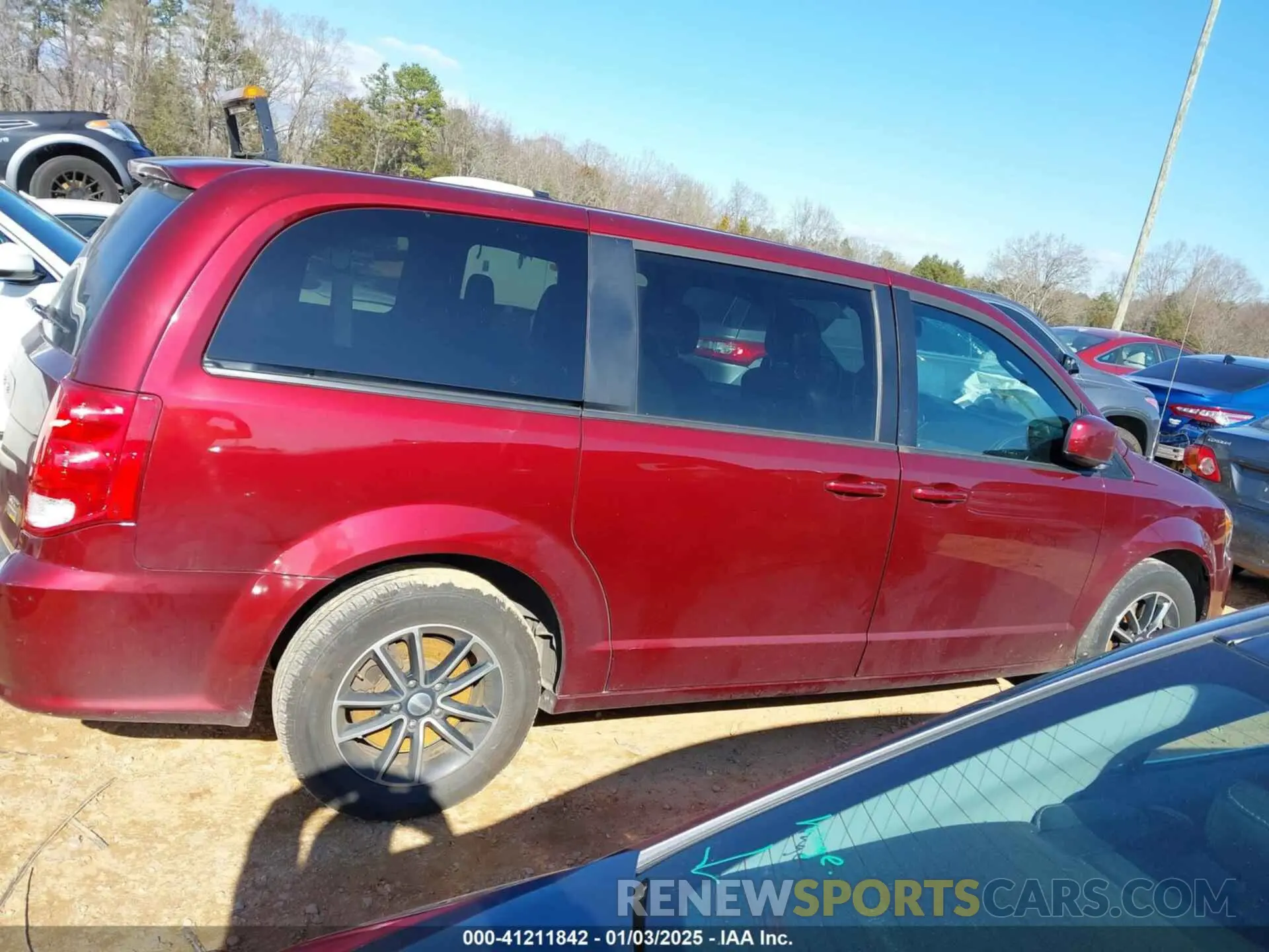 13 Photograph of a damaged car 2C4RDGEG0KR534294 DODGE GRAND CARAVAN 2019