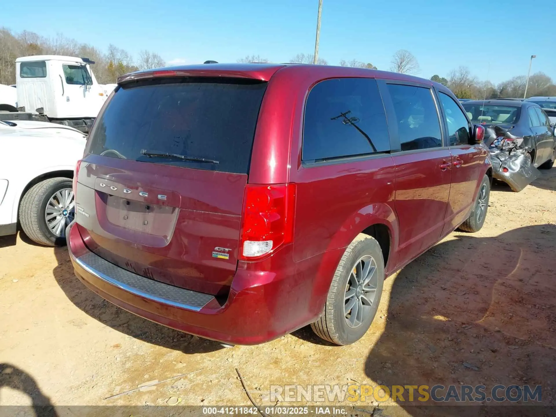 4 Photograph of a damaged car 2C4RDGEG0KR534294 DODGE GRAND CARAVAN 2019