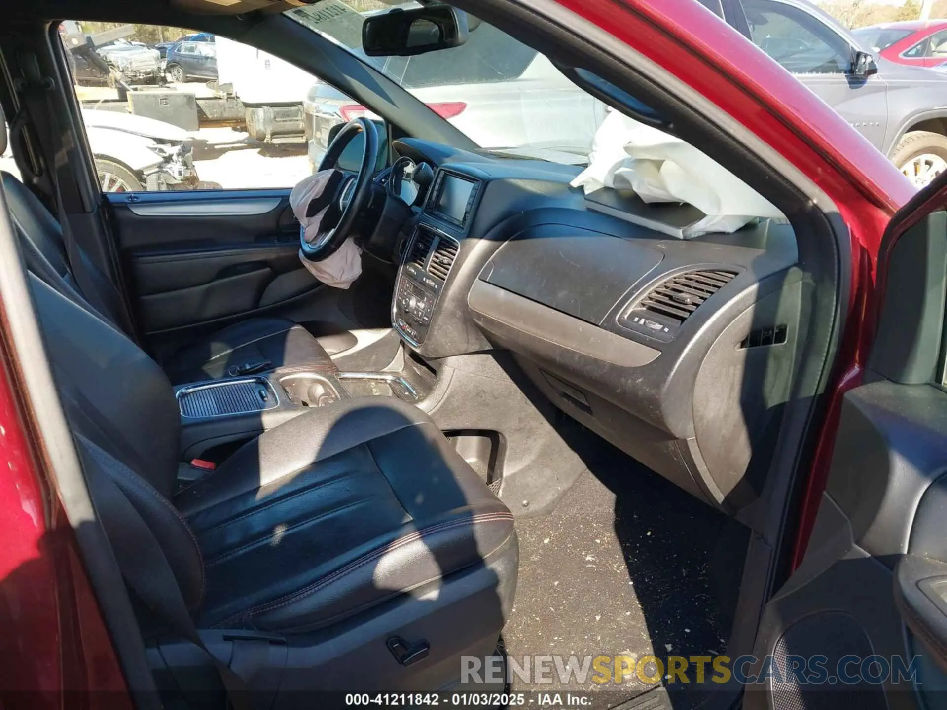 5 Photograph of a damaged car 2C4RDGEG0KR534294 DODGE GRAND CARAVAN 2019