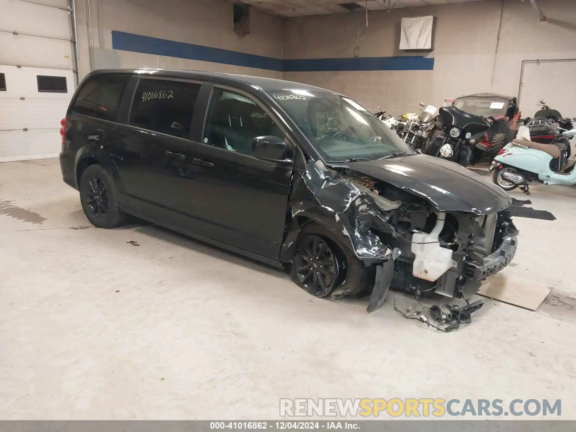 1 Photograph of a damaged car 2C4RDGEG0KR637893 DODGE GRAND CARAVAN 2019