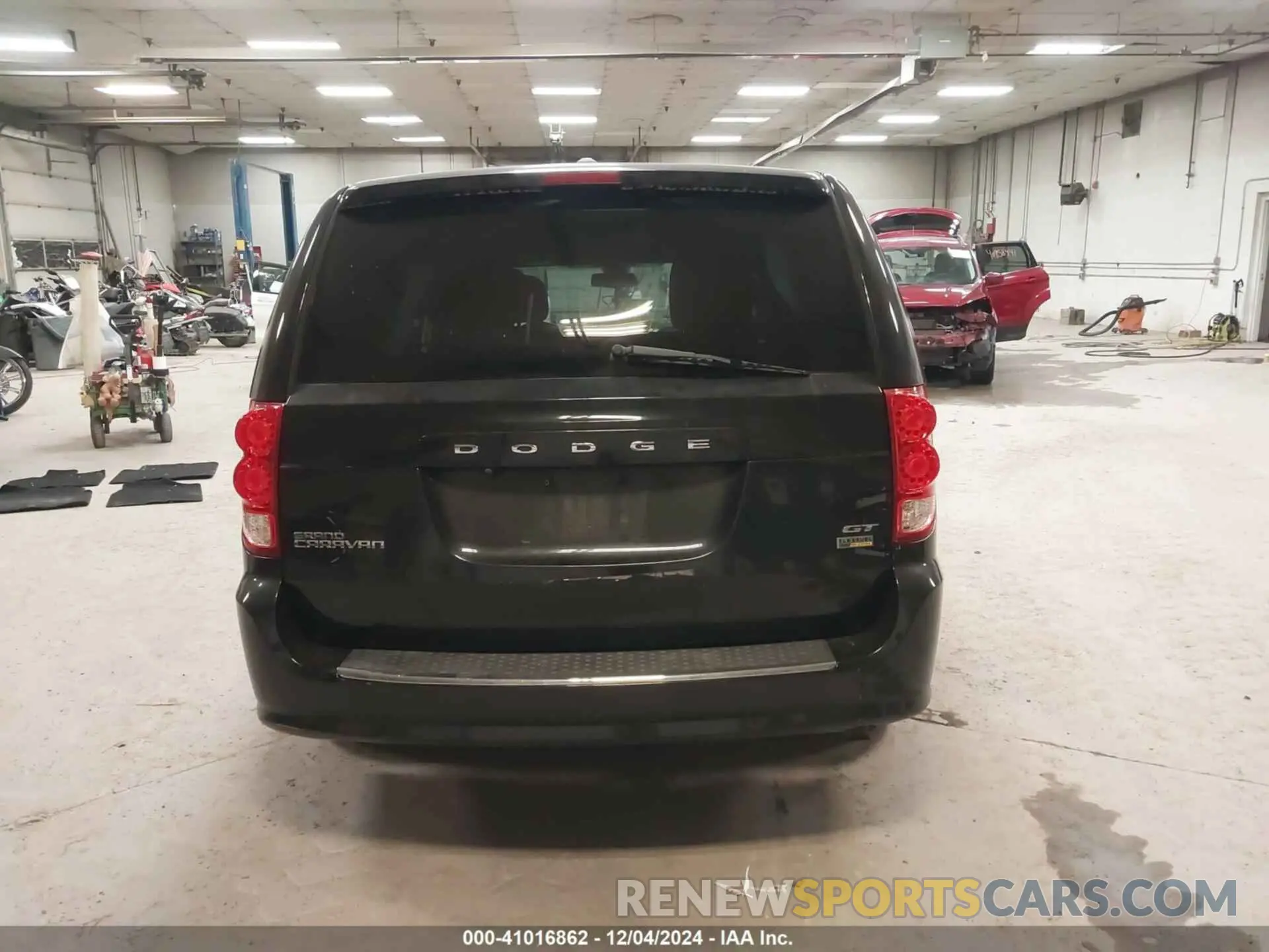 16 Photograph of a damaged car 2C4RDGEG0KR637893 DODGE GRAND CARAVAN 2019