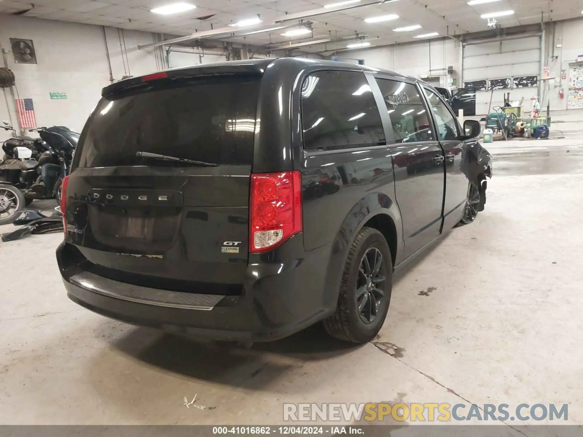 4 Photograph of a damaged car 2C4RDGEG0KR637893 DODGE GRAND CARAVAN 2019
