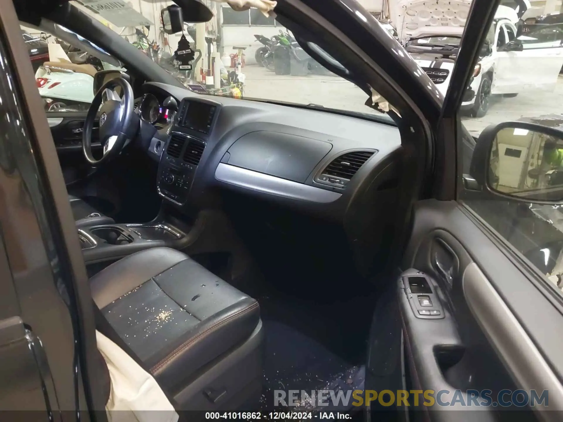 5 Photograph of a damaged car 2C4RDGEG0KR637893 DODGE GRAND CARAVAN 2019