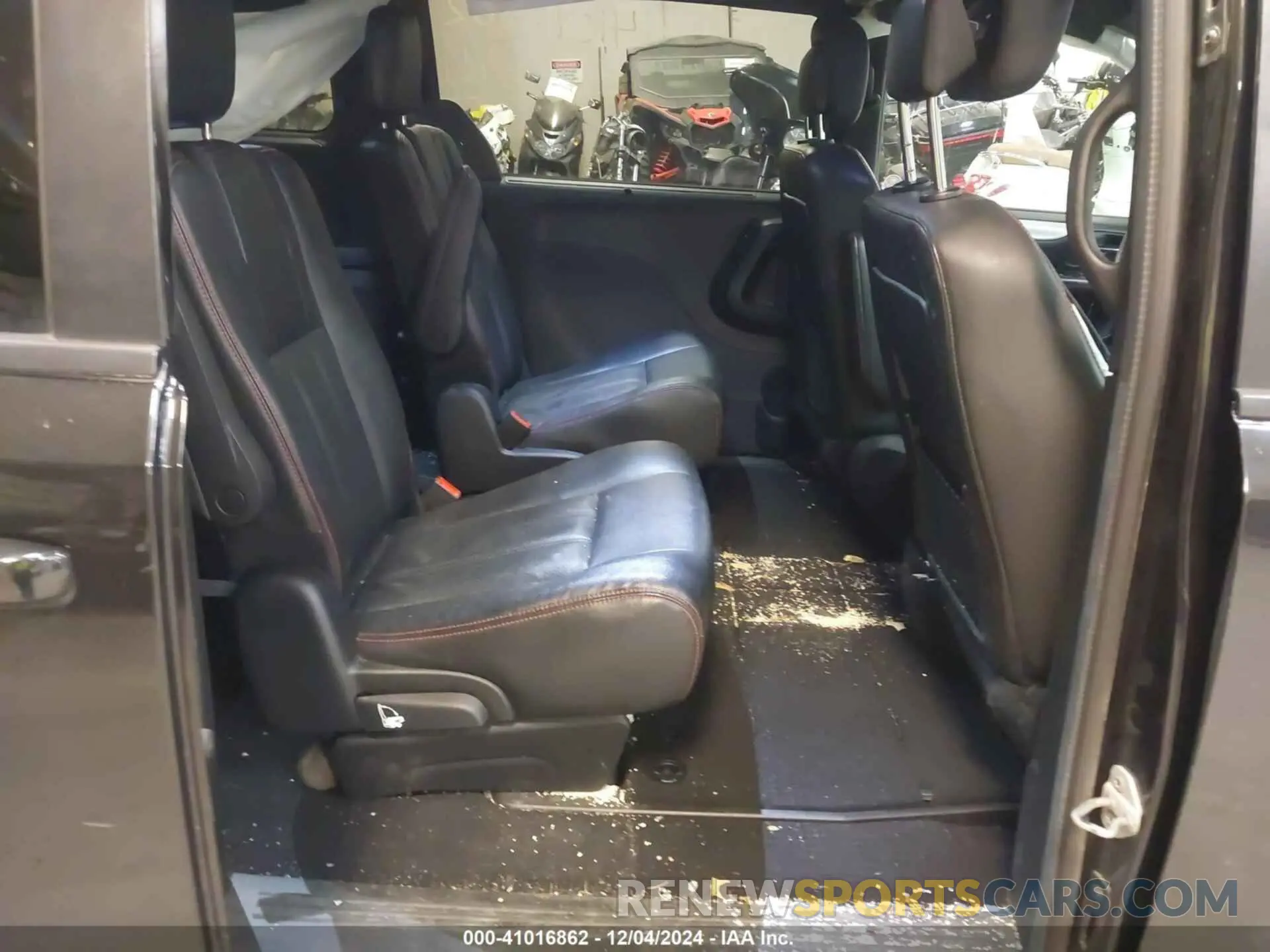 8 Photograph of a damaged car 2C4RDGEG0KR637893 DODGE GRAND CARAVAN 2019